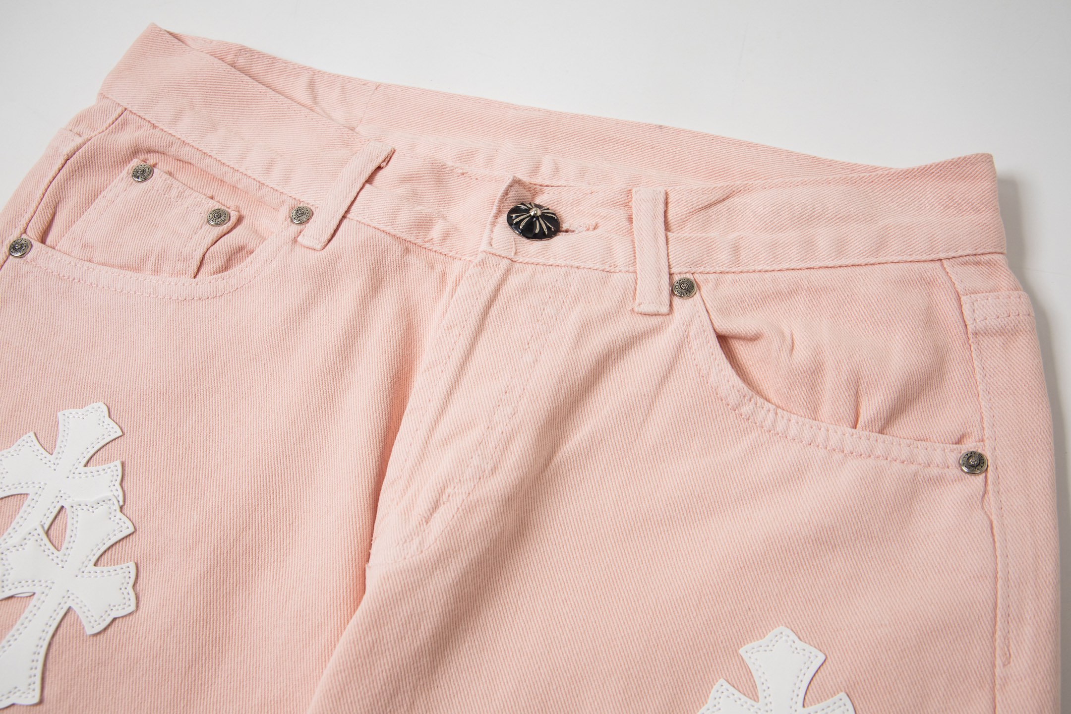 高版本Chrome Hearts克罗心 多巴胺配色浅粉皮标十字牛仔裤-Chinese UA Cheap High Quatity Brand Clothes Bags handbags Sneakers wholesale wholesaler seller from China Factory suppliers Fashion Clothing Shoes best Quality Beautiful Price 高版本Chrome Hearts克罗心 多巴胺配色浅粉皮标十字牛仔裤