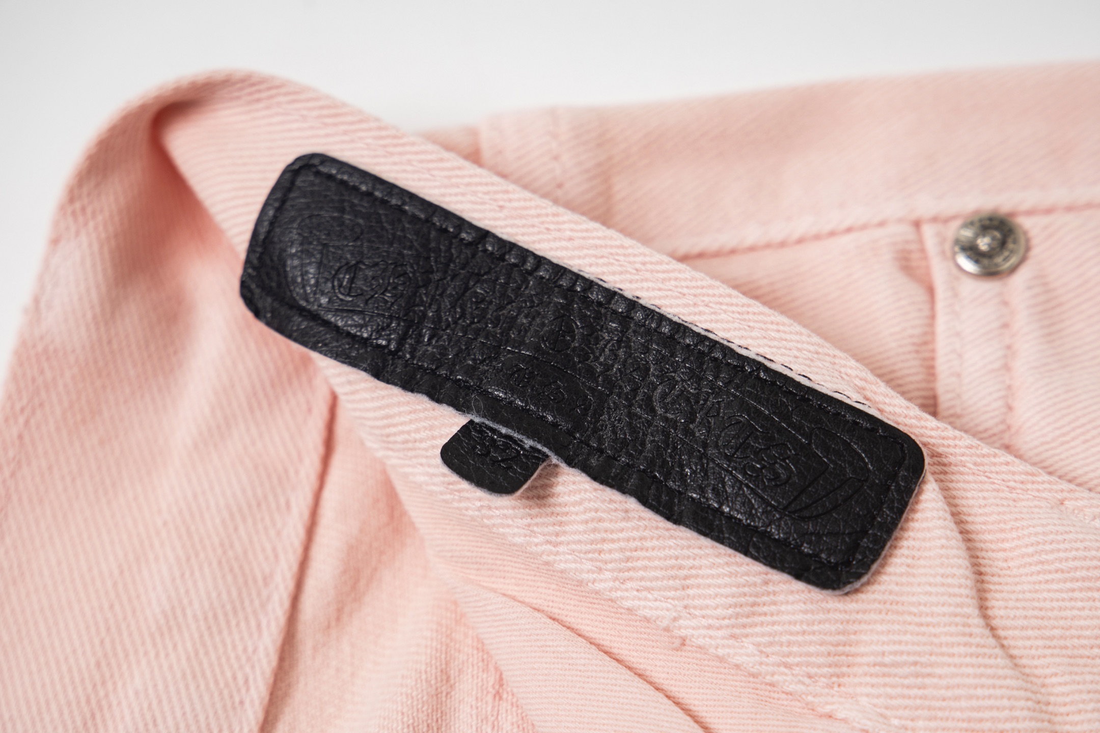 高版本Chrome Hearts克罗心 多巴胺配色浅粉皮标十字牛仔裤-Chinese UA Cheap High Quatity Brand Clothes Bags handbags Sneakers wholesale wholesaler seller from China Factory suppliers Fashion Clothing Shoes best Quality Beautiful Price 高版本Chrome Hearts克罗心 多巴胺配色浅粉皮标十字牛仔裤