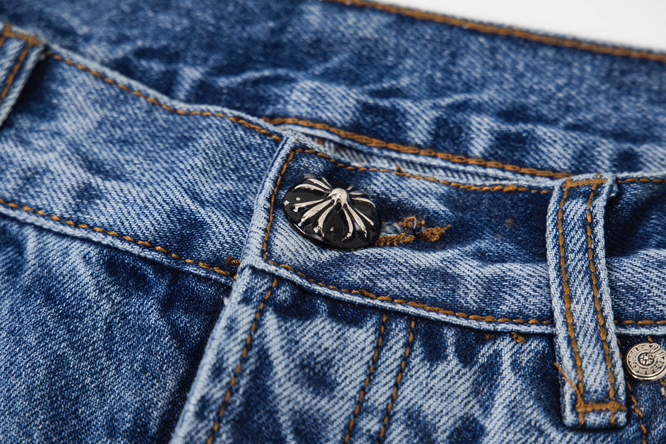 高版本Chrome Hearts克罗心 皮标十字水洗微喇牛仔裤-High Quatity Cheap Brand wholesale wholesaler seller Clothes Bags handbags Sneakers Top Fashion Clothing Shoes from China Factory Chinese suppliers best Quality Beautiful Price 高版本Chrome Hearts克罗心 皮标十字水洗微喇牛仔裤