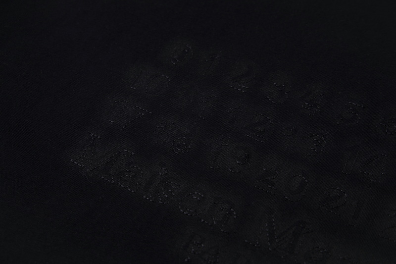 高版本MaisonMargiela/马吉拉 重影刺绣数字短袖-Chinese UA Cheap High Quatity Brand Clothes Bags handbags Sneakers wholesale wholesaler seller from China Factory suppliers Fashion Clothing Shoes best Quality Beautiful Price 高版本MaisonMargiela/马吉拉 重影刺绣数字短袖