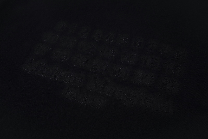 高版本MaisonMargiela/马吉拉 重影刺绣数字短袖-Chinese UA Cheap High Quatity Brand Clothes Bags handbags Sneakers wholesale wholesaler seller from China Factory suppliers Fashion Clothing Shoes best Quality Beautiful Price 高版本MaisonMargiela/马吉拉 重影刺绣数字短袖