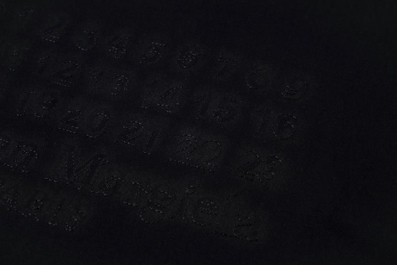 高版本MaisonMargiela/马吉拉 重影刺绣数字短袖-Chinese UA Cheap High Quatity Brand Clothes Bags handbags Sneakers wholesale wholesaler seller from China Factory suppliers Fashion Clothing Shoes best Quality Beautiful Price 高版本MaisonMargiela/马吉拉 重影刺绣数字短袖