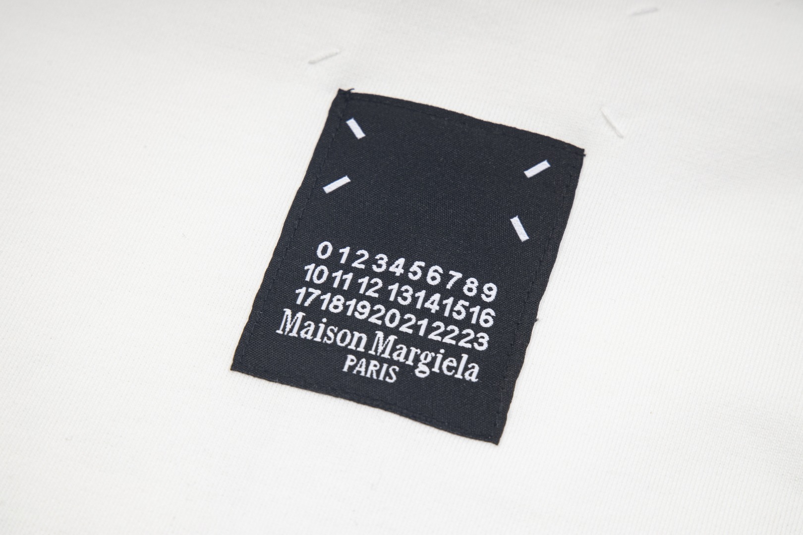 高版本MaisonMargiela/马吉拉 胶带数字印花连帽卫衣-Chinese UA Cheap High Quatity Brand Clothes Bags handbags Sneakers wholesale wholesaler seller from China Factory suppliers Fashion Clothing Shoes best Quality Beautiful Price 高版本MaisonMargiela/马吉拉 胶带数字印花连帽卫衣