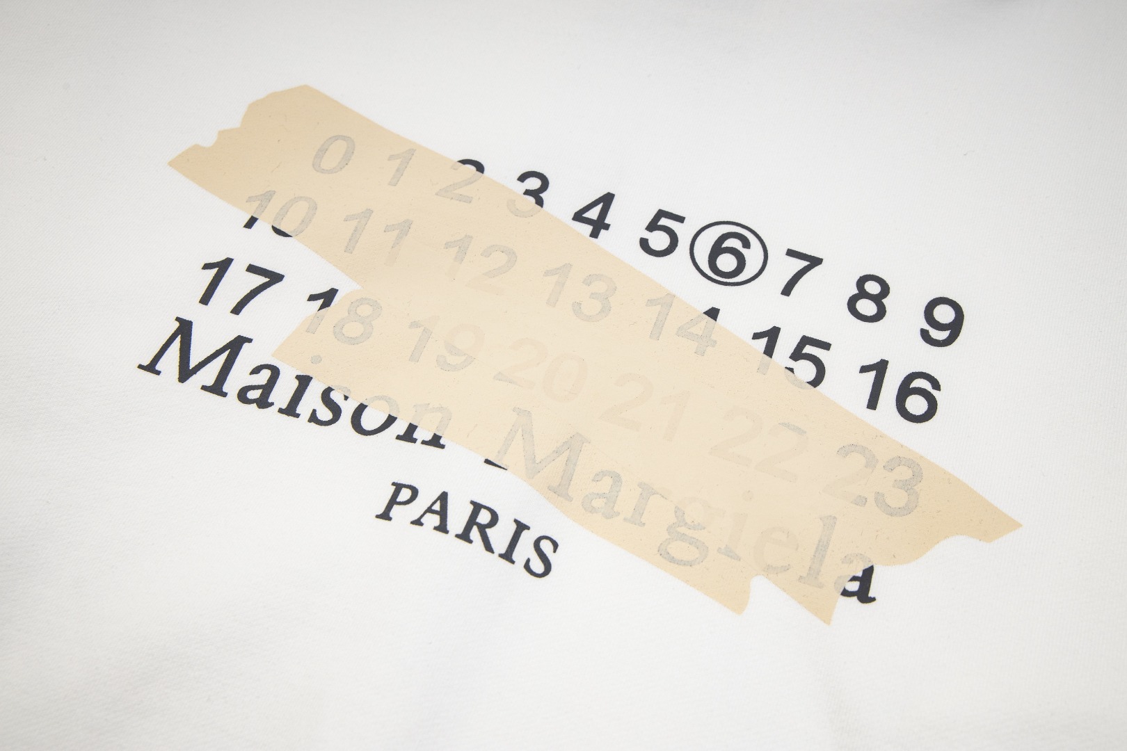 高版本MaisonMargiela/马吉拉 胶带数字印花连帽卫衣-Chinese UA Cheap High Quatity Brand Clothes Bags handbags Sneakers wholesale wholesaler seller from China Factory suppliers Fashion Clothing Shoes best Quality Beautiful Price 高版本MaisonMargiela/马吉拉 胶带数字印花连帽卫衣