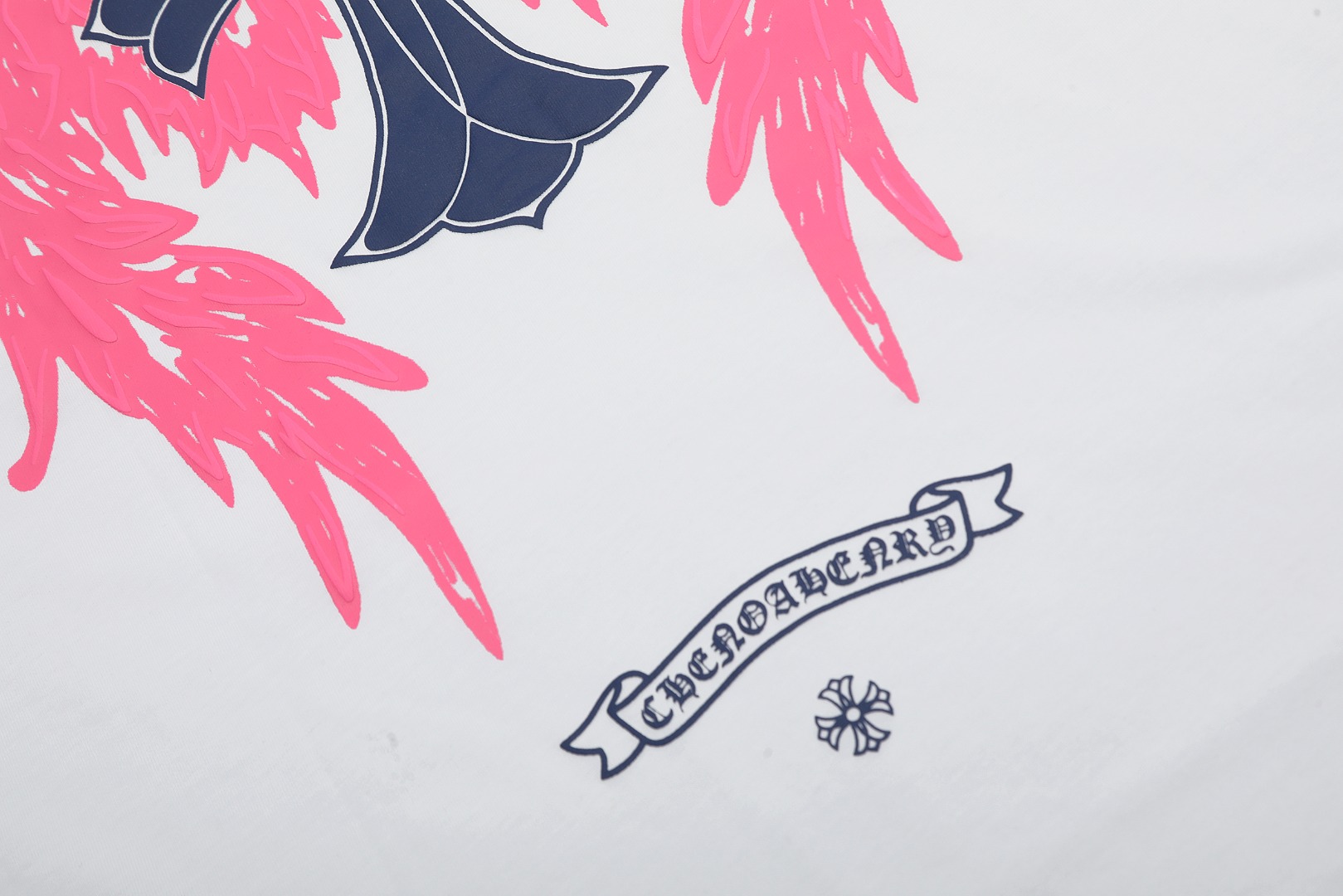 高版本Chrome Hearts克罗心 梵文十字大翅膀发泡印花短袖-Chinese UA Cheap High Quatity Brand Clothes Bags handbags Sneakers wholesale wholesaler seller from China Factory suppliers Fashion Clothing Shoes best Quality Beautiful Price 高版本Chrome Hearts克罗心 梵文十字大翅膀发泡印花短袖