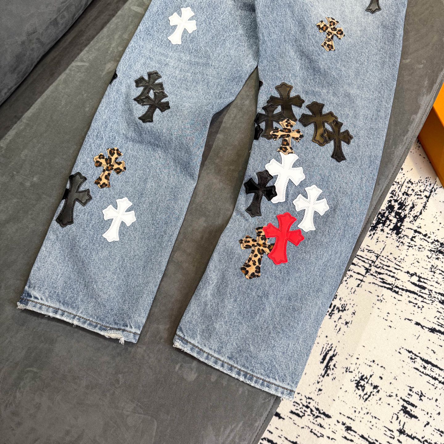 高版本Chrome hearts克罗心 牛王多彩皮标十字做旧牛仔裤