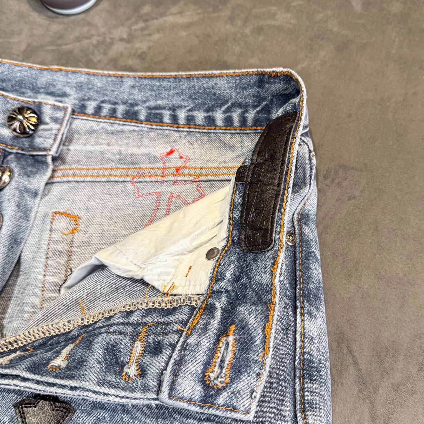 高版本Chrome hearts克罗心 牛王多彩皮标十字做旧牛仔裤