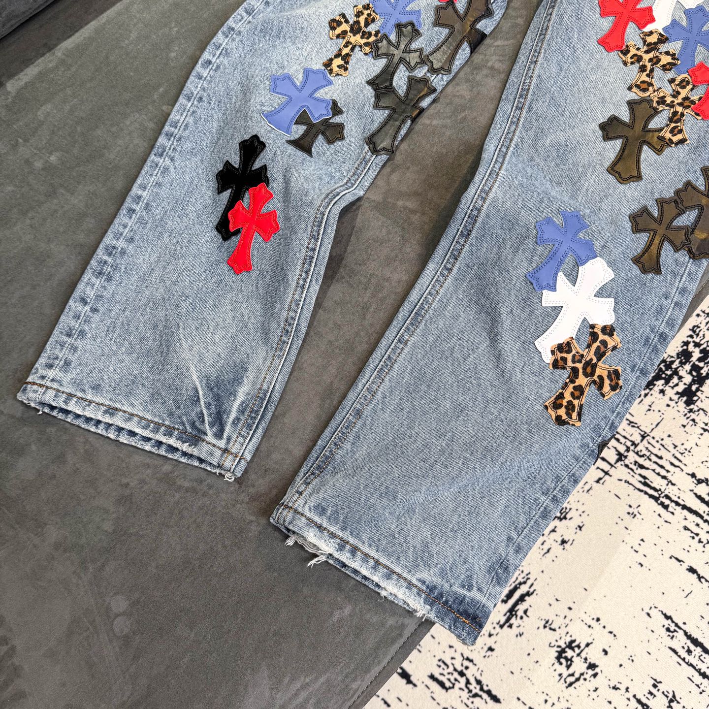 高版本Chrome hearts克罗心 牛王多彩皮标十字做旧牛仔裤