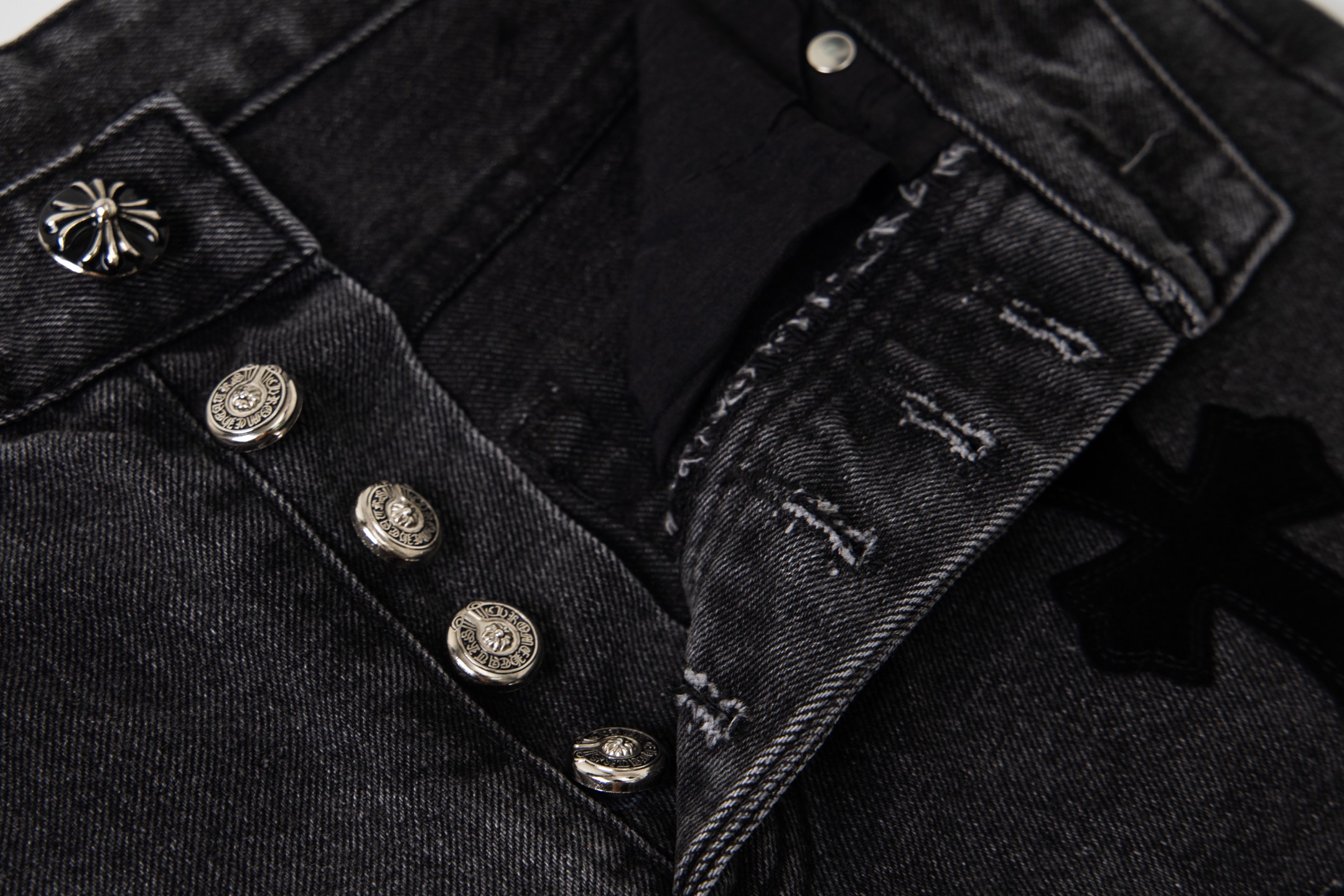 高版本Chrome hearts克罗心 x Gallery Dept 联名皮标十字拼接微喇牛仔裤