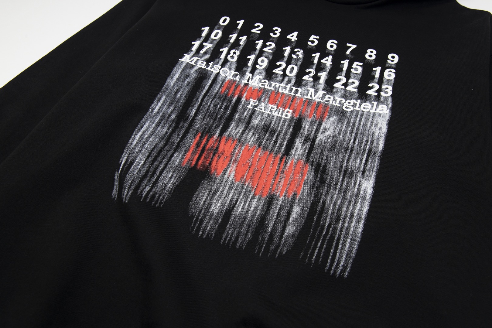 高版本MaisonMargiela/马吉拉 重影数字印花连帽卫衣