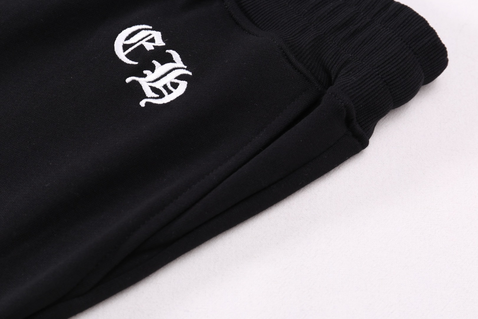 高版本Chrome Hearts克罗心 梵文刺绣短裤-Chinese UA Cheap High Quatity Brand Clothes Bags handbags Sneakers wholesale wholesaler seller from China Factory suppliers Fashion Clothing Shoes best Quality Beautiful Price 高版本Chrome Hearts克罗心 梵文刺绣短裤