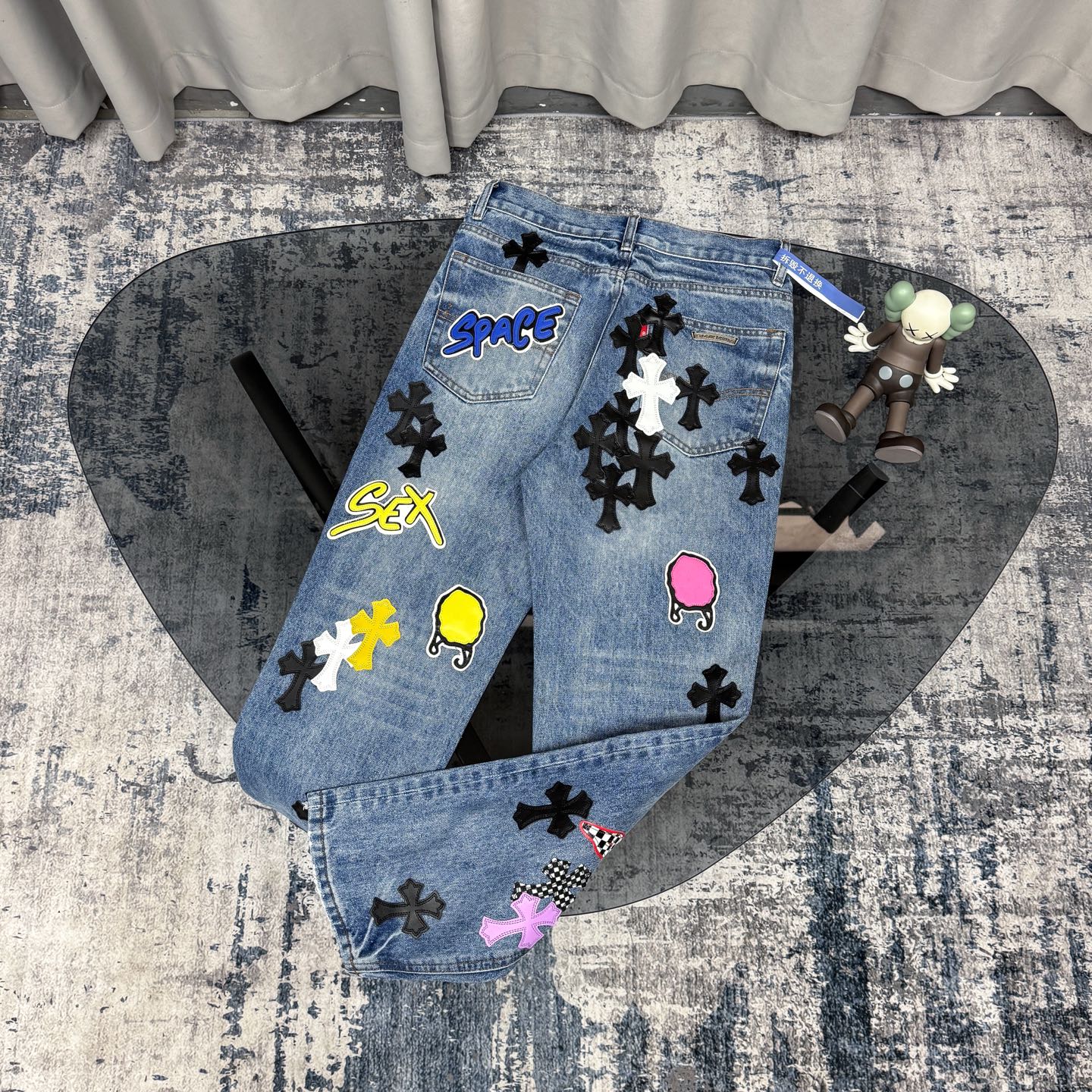 高版本Chrome hearts 克罗心 SexRecords满皮标十字做旧牛仔裤-Chinese UA Cheap High Quatity Brand Clothes Bags handbags Sneakers wholesale wholesaler seller from China Factory suppliers Fashion Clothing Shoes best Quality Beautiful Price 高版本Chrome hearts 克罗心 SexRecords满皮标十字做旧牛仔裤