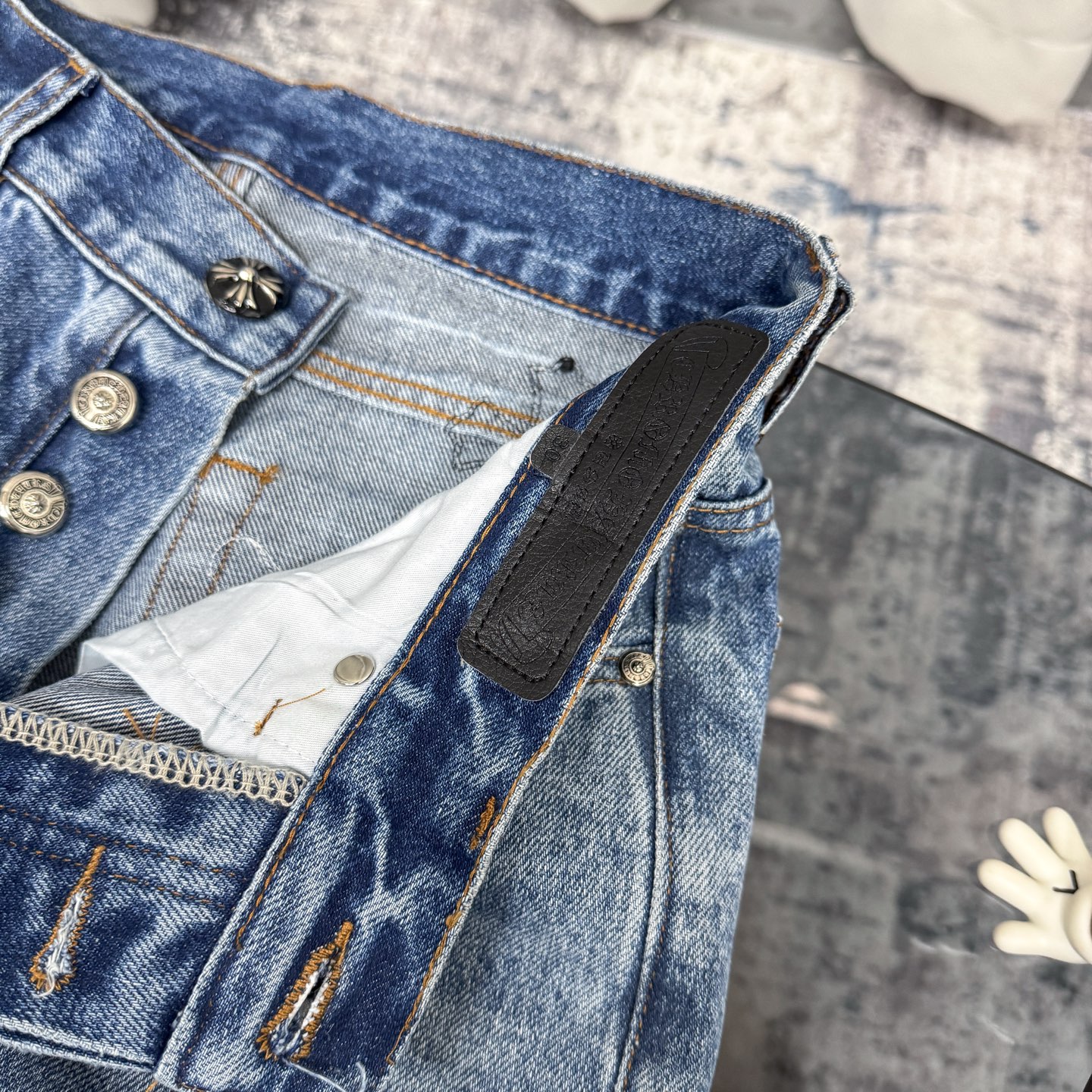 高版本Chrome hearts 克罗心 SexRecords满皮标十字做旧牛仔裤-Chinese UA Cheap High Quatity Brand Clothes Bags handbags Sneakers wholesale wholesaler seller from China Factory suppliers Fashion Clothing Shoes best Quality Beautiful Price 高版本Chrome hearts 克罗心 SexRecords满皮标十字做旧牛仔裤