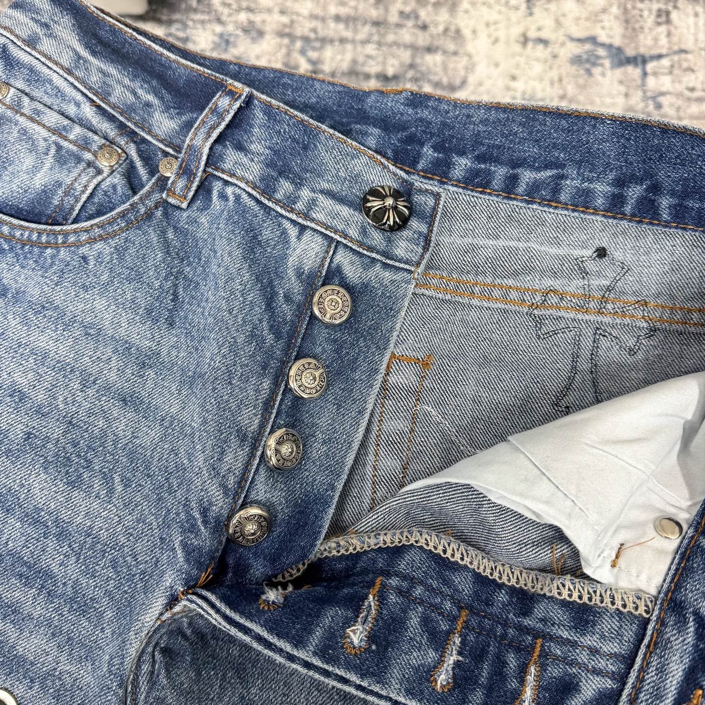 高版本Chrome hearts 克罗心 SexRecords满皮标十字做旧牛仔裤-Chinese UA Cheap High Quatity Brand Clothes Bags handbags Sneakers wholesale wholesaler seller from China Factory suppliers Fashion Clothing Shoes best Quality Beautiful Price 高版本Chrome hearts 克罗心 SexRecords满皮标十字做旧牛仔裤