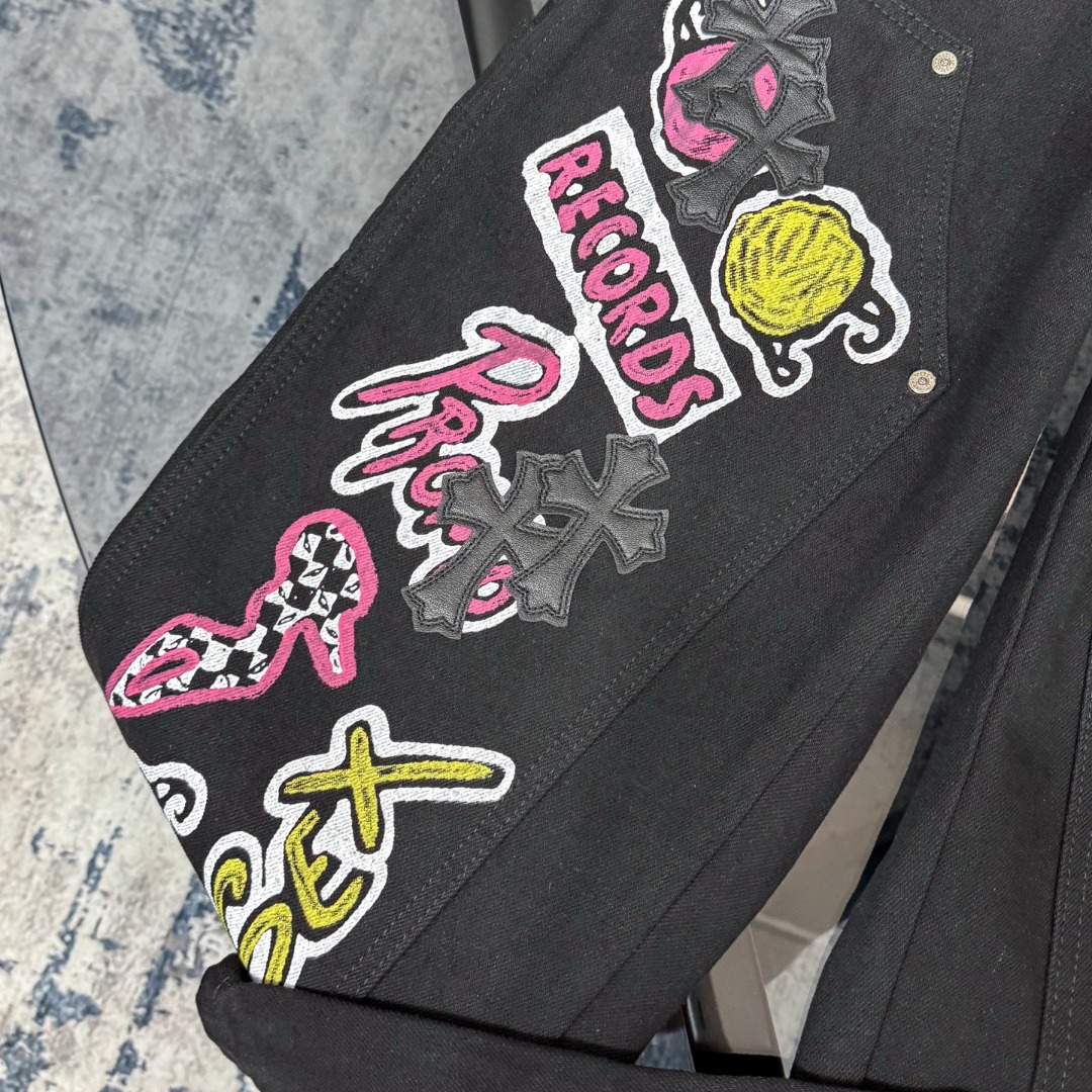 高版本Chrome hearts 克罗心 SexRecords系列涂鸦伐木裤牛仔裤-Chinese UA Cheap High Quatity Brand Clothes Bags handbags Sneakers wholesale wholesaler seller from China Factory suppliers Fashion Clothing Shoes best Quality Beautiful Price 高版本Chrome hearts 克罗心 SexRecords系列涂鸦伐木裤牛仔裤