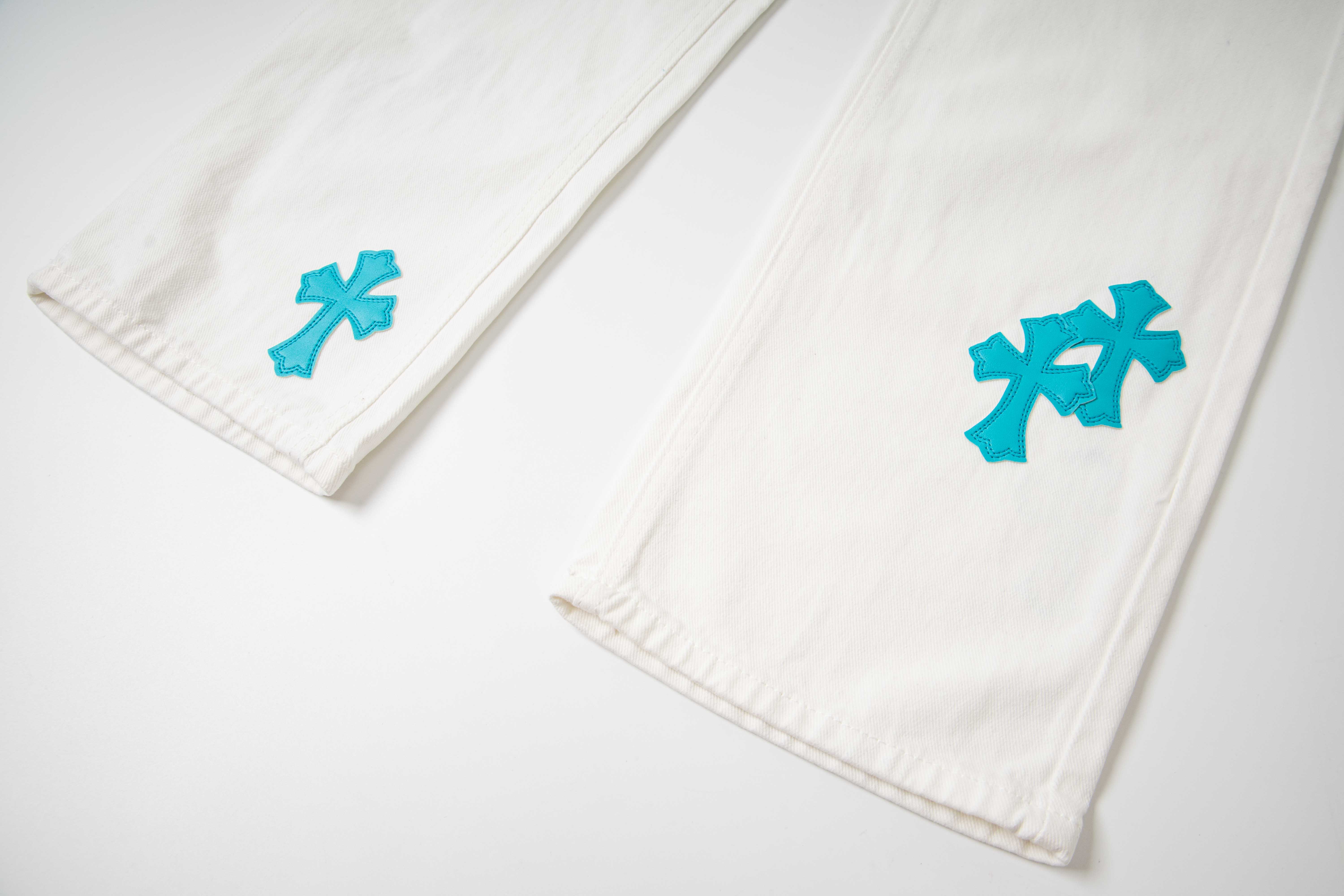 高版本Chrome Hearts克罗心 迈阿密限定冰蓝皮标十字牛仔裤-Chinese UA Cheap High Quatity Brand Clothes Bags handbags Sneakers wholesale wholesaler seller from China Factory suppliers Fashion Clothing Shoes best Quality Beautiful Price 高版本Chrome Hearts克罗心 迈阿密限定冰蓝皮标十字牛仔裤