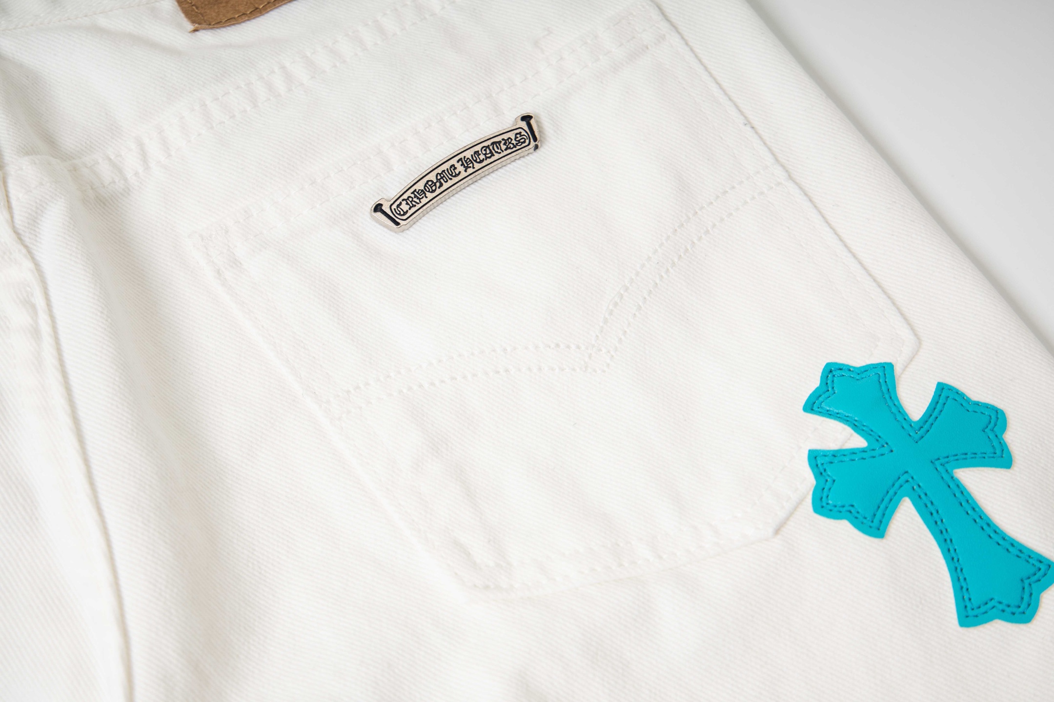 高版本Chrome Hearts克罗心 迈阿密限定冰蓝皮标十字牛仔裤-Chinese UA Cheap High Quatity Brand Clothes Bags handbags Sneakers wholesale wholesaler seller from China Factory suppliers Fashion Clothing Shoes best Quality Beautiful Price 高版本Chrome Hearts克罗心 迈阿密限定冰蓝皮标十字牛仔裤