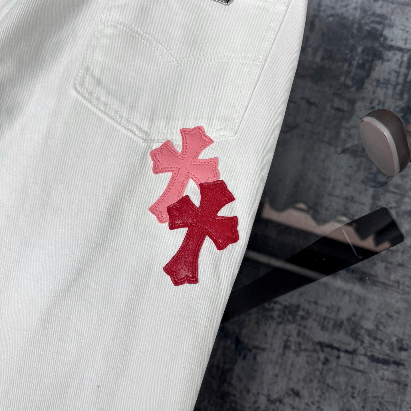 高版本Chrome Hearts克罗心 迈阿密限定粉皮标十字牛仔裤