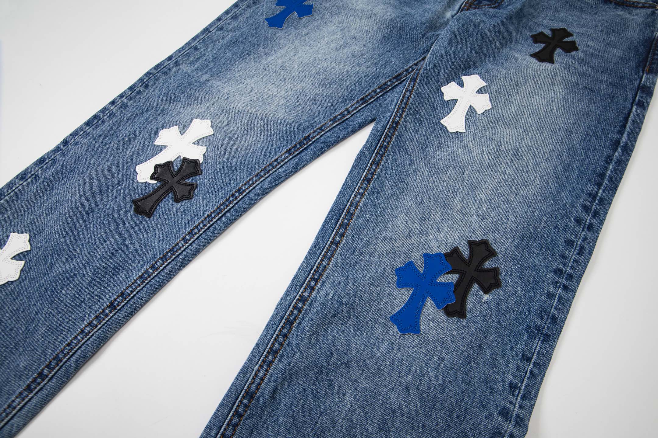 高版本Chrome Hearts克罗心 刺绣皮标十字水洗牛仔裤