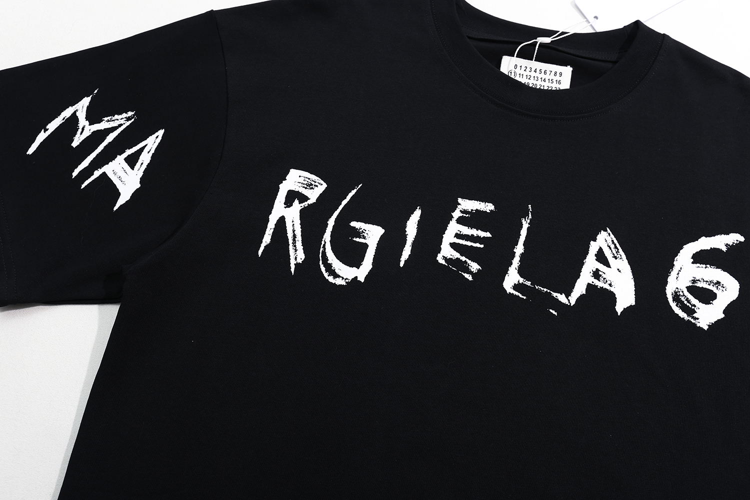 高版本MaisonMargiela/马吉拉 MM6涂鸦印花短袖-Chinese UA Cheap High Quatity Brand Clothes Bags handbags Sneakers wholesale wholesaler seller from China Factory suppliers Fashion Clothing Shoes best Quality Beautiful Price 高版本MaisonMargiela/马吉拉 MM6涂鸦印花短袖