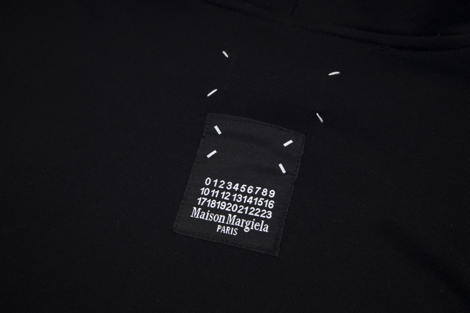 高版本MaisonMargiela/马吉拉 胶带数字印花连帽卫衣-Chinese UA Cheap High Quatity Brand Clothes Bags handbags Sneakers wholesale wholesaler seller from China Factory suppliers Fashion Clothing Shoes best Quality Beautiful Price 高版本MaisonMargiela/马吉拉 胶带数字印花连帽卫衣