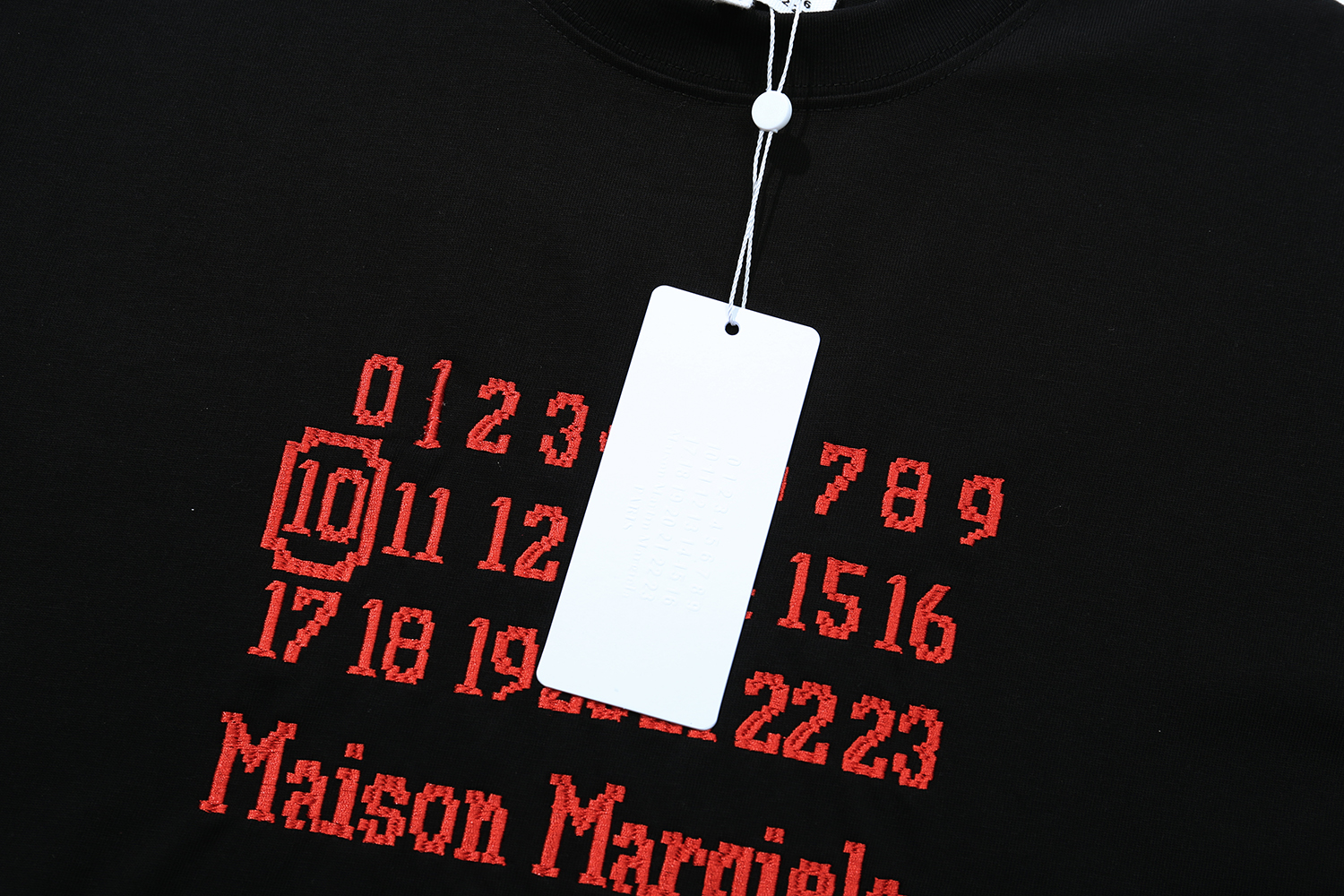 高版本MaisonMargiela/马吉拉 刺绣数字字母短袖-Chinese UA Cheap High Quatity Brand Clothes Bags handbags Sneakers wholesale wholesaler seller from China Factory suppliers Fashion Clothing Shoes best Quality Beautiful Price 高版本MaisonMargiela/马吉拉 刺绣数字字母短袖