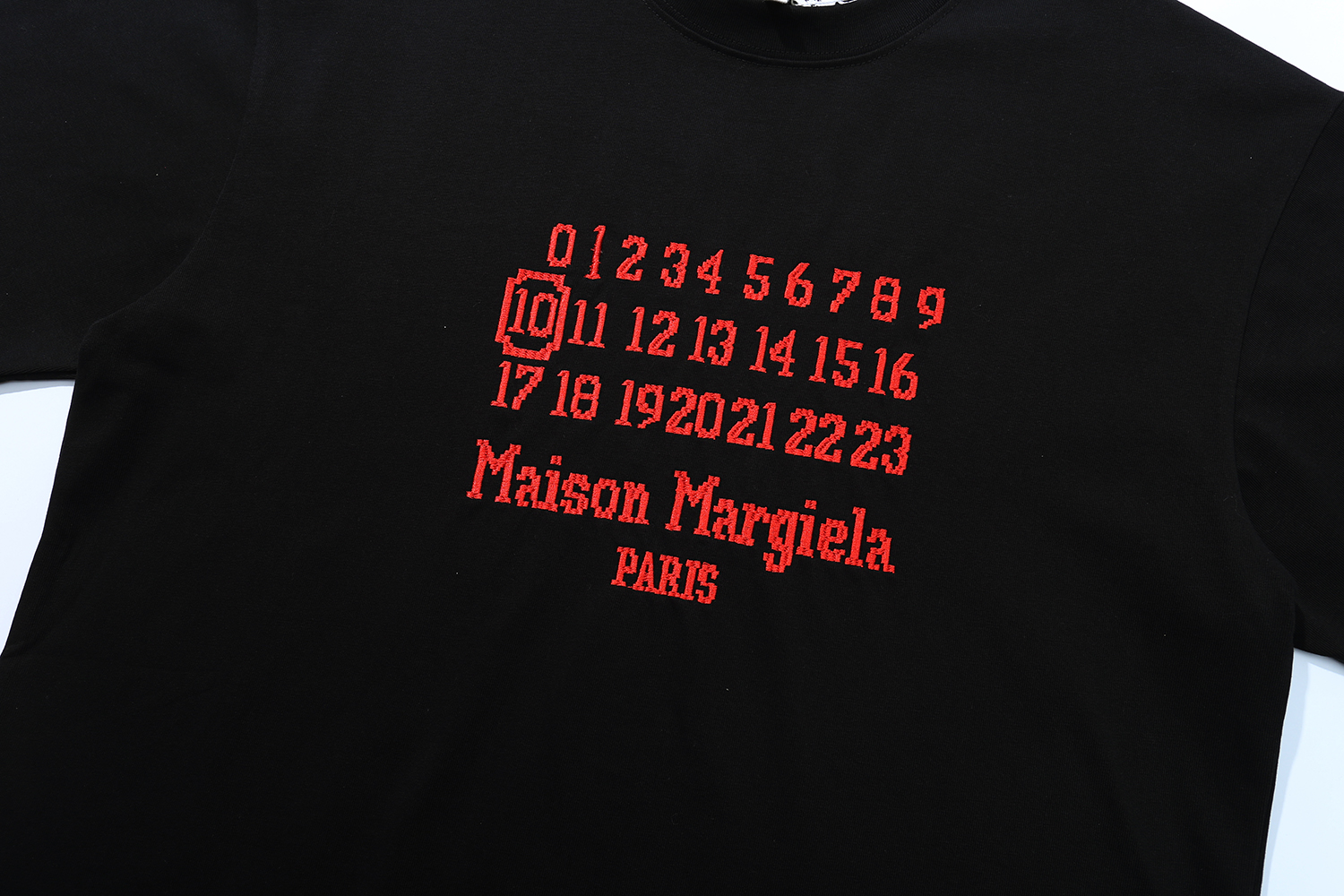 高版本MaisonMargiela/马吉拉 刺绣数字字母短袖-Chinese UA Cheap High Quatity Brand Clothes Bags handbags Sneakers wholesale wholesaler seller from China Factory suppliers Fashion Clothing Shoes best Quality Beautiful Price 高版本MaisonMargiela/马吉拉 刺绣数字字母短袖