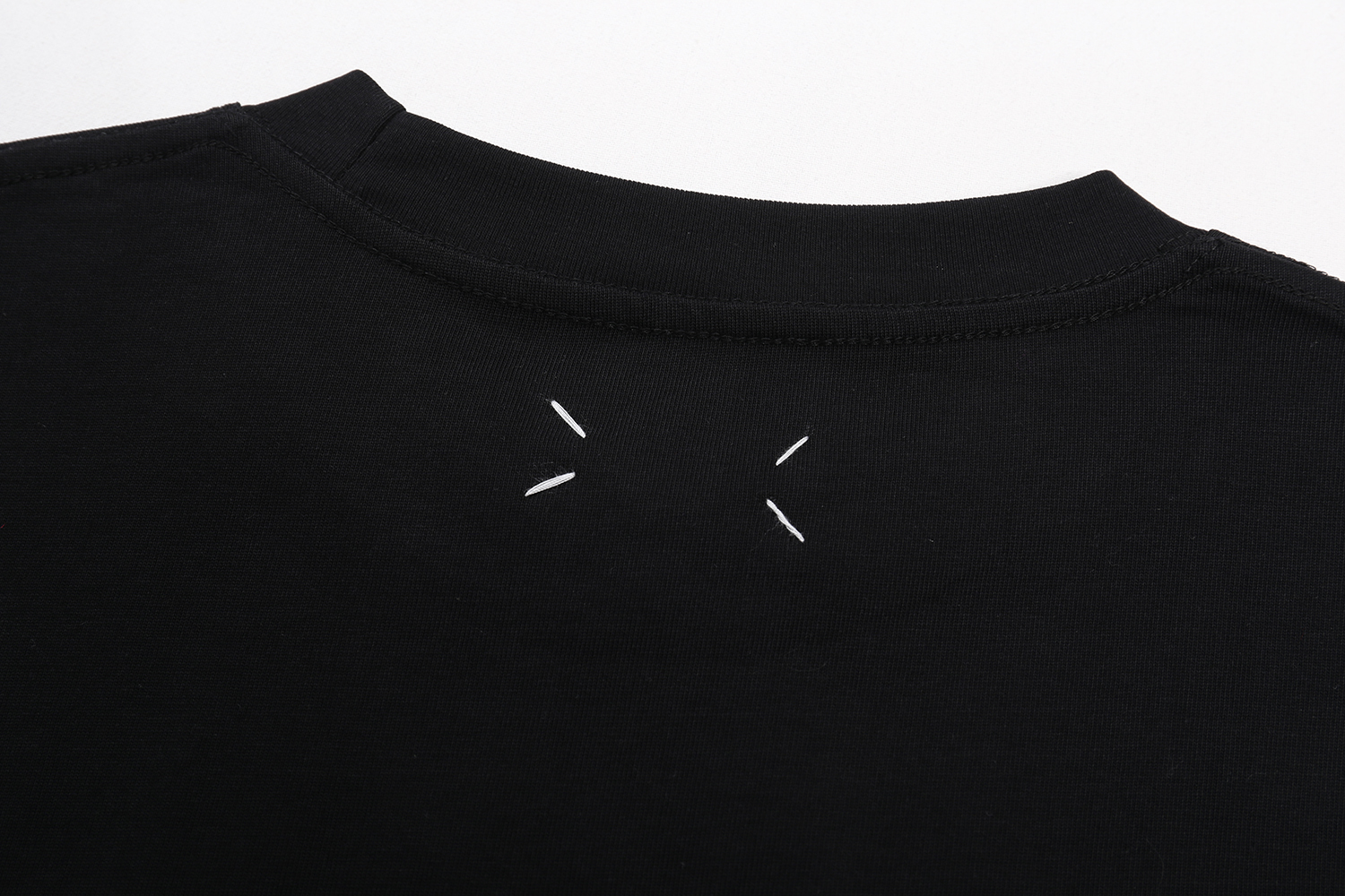 高版本MaisonMargiela/马吉拉 刺绣数字短袖-Chinese UA Cheap High Quatity Brand Clothes Bags handbags Sneakers wholesale wholesaler seller from China Factory suppliers Fashion Clothing Shoes best Quality Beautiful Price 高版本MaisonMargiela/马吉拉 刺绣数字短袖