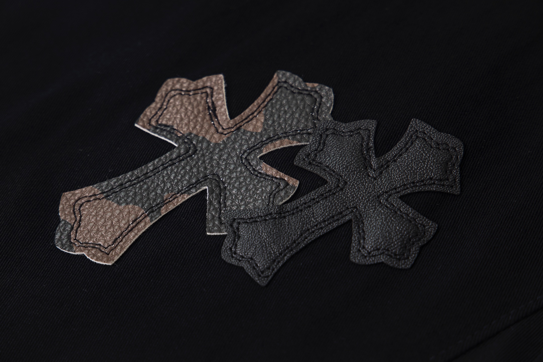 高版本Chrome Hearts克罗心 重叠皮标十字牛仔裤-Chinese UA Cheap High Quatity Brand Clothes Bags handbags Sneakers wholesale wholesaler seller from China Factory suppliers Fashion Clothing Shoes best Quality Beautiful Price 高版本Chrome Hearts克罗心 重叠皮标十字牛仔裤