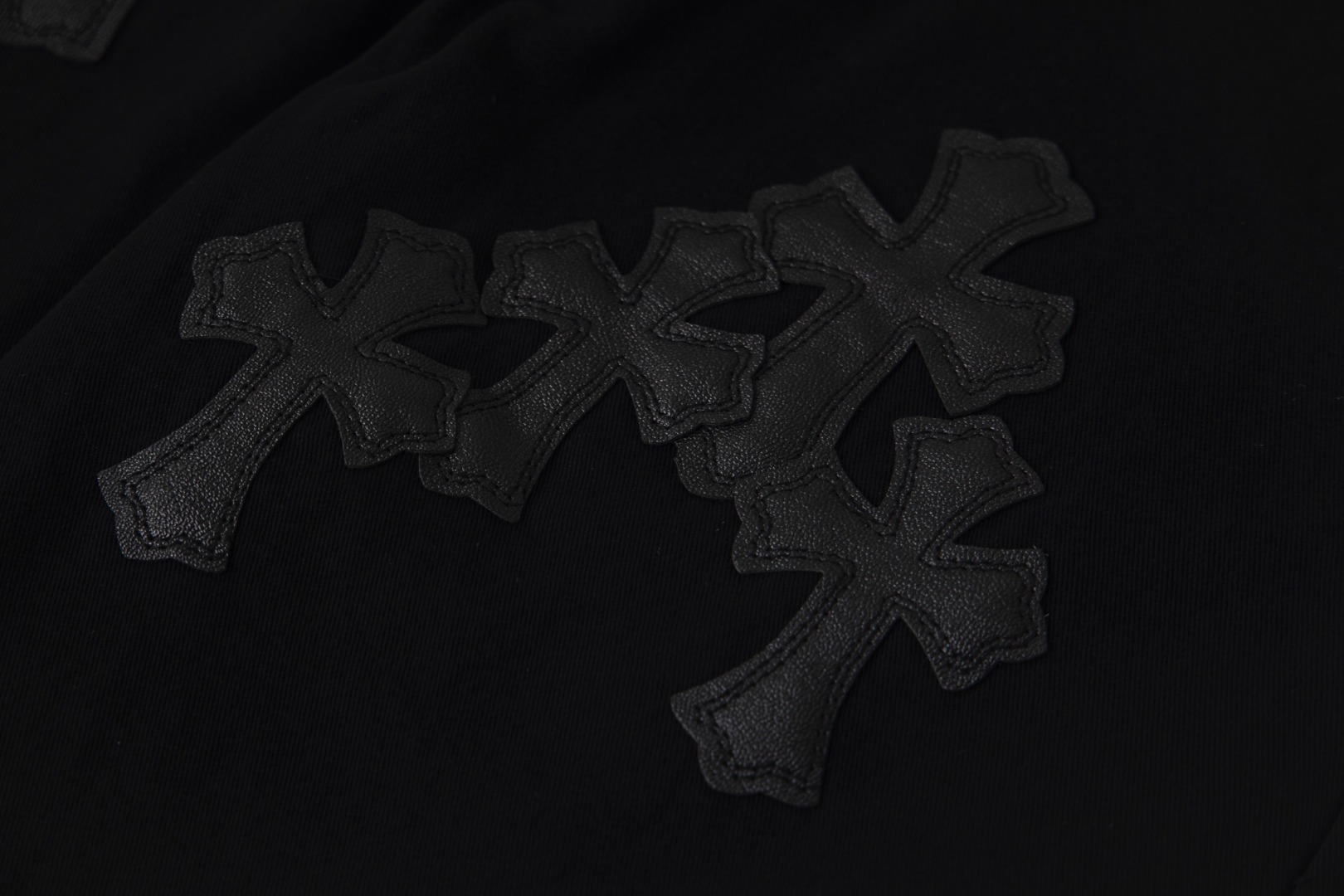 高版本Chrome Hearts克罗心 重叠皮标十字牛仔裤-Chinese UA Cheap High Quatity Brand Clothes Bags handbags Sneakers wholesale wholesaler seller from China Factory suppliers Fashion Clothing Shoes best Quality Beautiful Price 高版本Chrome Hearts克罗心 重叠皮标十字牛仔裤