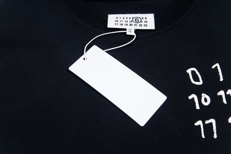 高版本MaisonMargiela/马吉拉 MM6数字印花短袖-Chinese UA Cheap High Quatity Brand Clothes Bags handbags Sneakers wholesale wholesaler seller from China Factory suppliers Fashion Clothing Shoes best Quality Beautiful Price 高版本MaisonMargiela/马吉拉 MM6数字印花短袖