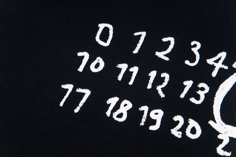 高版本MaisonMargiela/马吉拉 MM6数字印花短袖-Chinese UA Cheap High Quatity Brand Clothes Bags handbags Sneakers wholesale wholesaler seller from China Factory suppliers Fashion Clothing Shoes best Quality Beautiful Price 高版本MaisonMargiela/马吉拉 MM6数字印花短袖