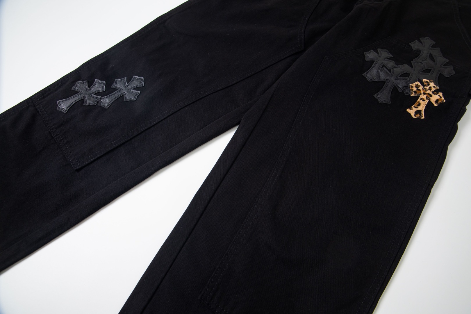 高版本Chrome hearts克罗心 豹纹皮标十字伐木裤牛仔裤-Chinese UA Cheap High Quatity Brand Clothes Bags handbags Sneakers wholesale wholesaler seller from China Factory suppliers Fashion Clothing Shoes best Quality Beautiful Price 高版本Chrome hearts克罗心 豹纹皮标十字伐木裤牛仔裤