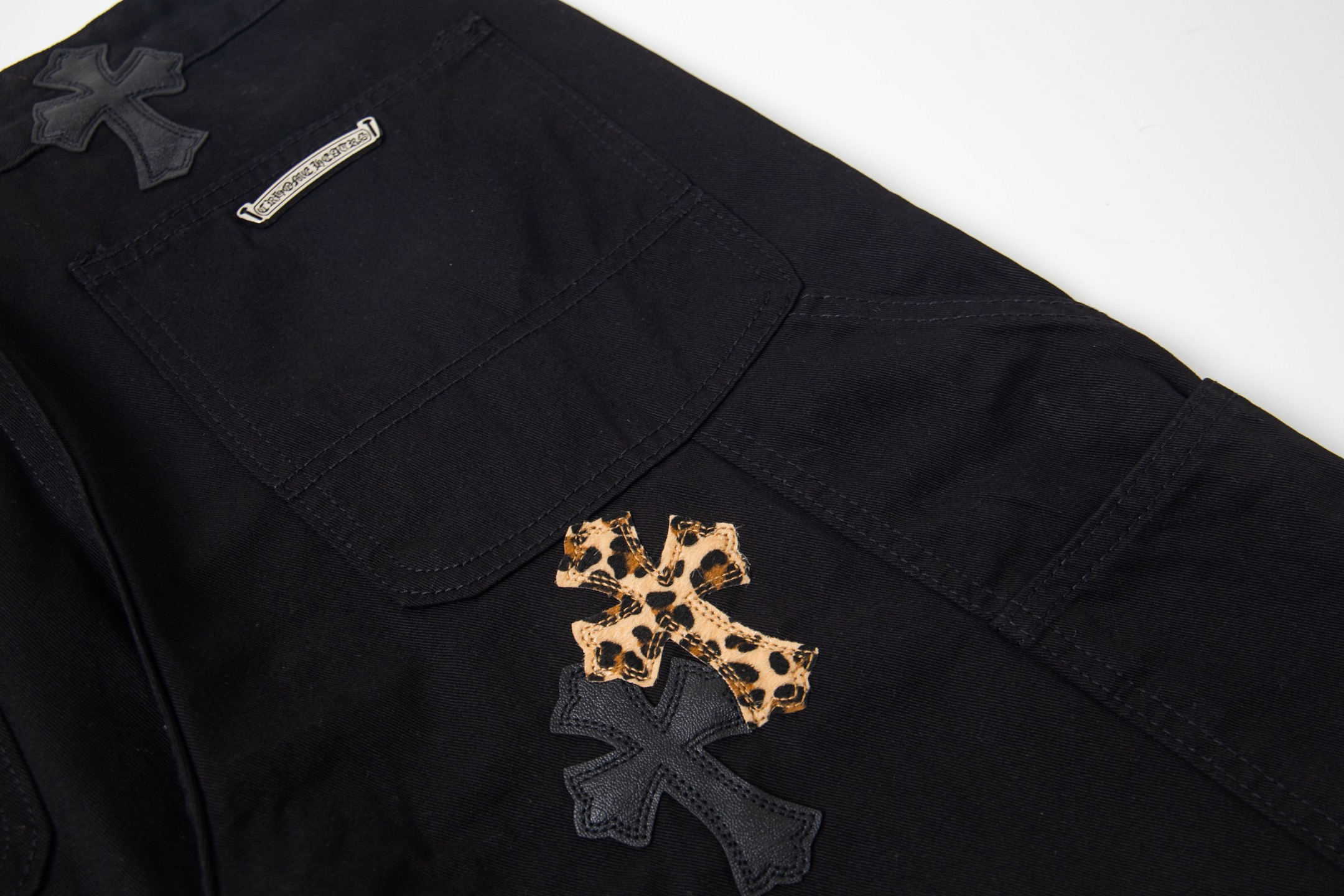 高版本Chrome hearts克罗心 豹纹皮标十字伐木裤牛仔裤-Chinese UA Cheap High Quatity Brand Clothes Bags handbags Sneakers wholesale wholesaler seller from China Factory suppliers Fashion Clothing Shoes best Quality Beautiful Price 高版本Chrome hearts克罗心 豹纹皮标十字伐木裤牛仔裤