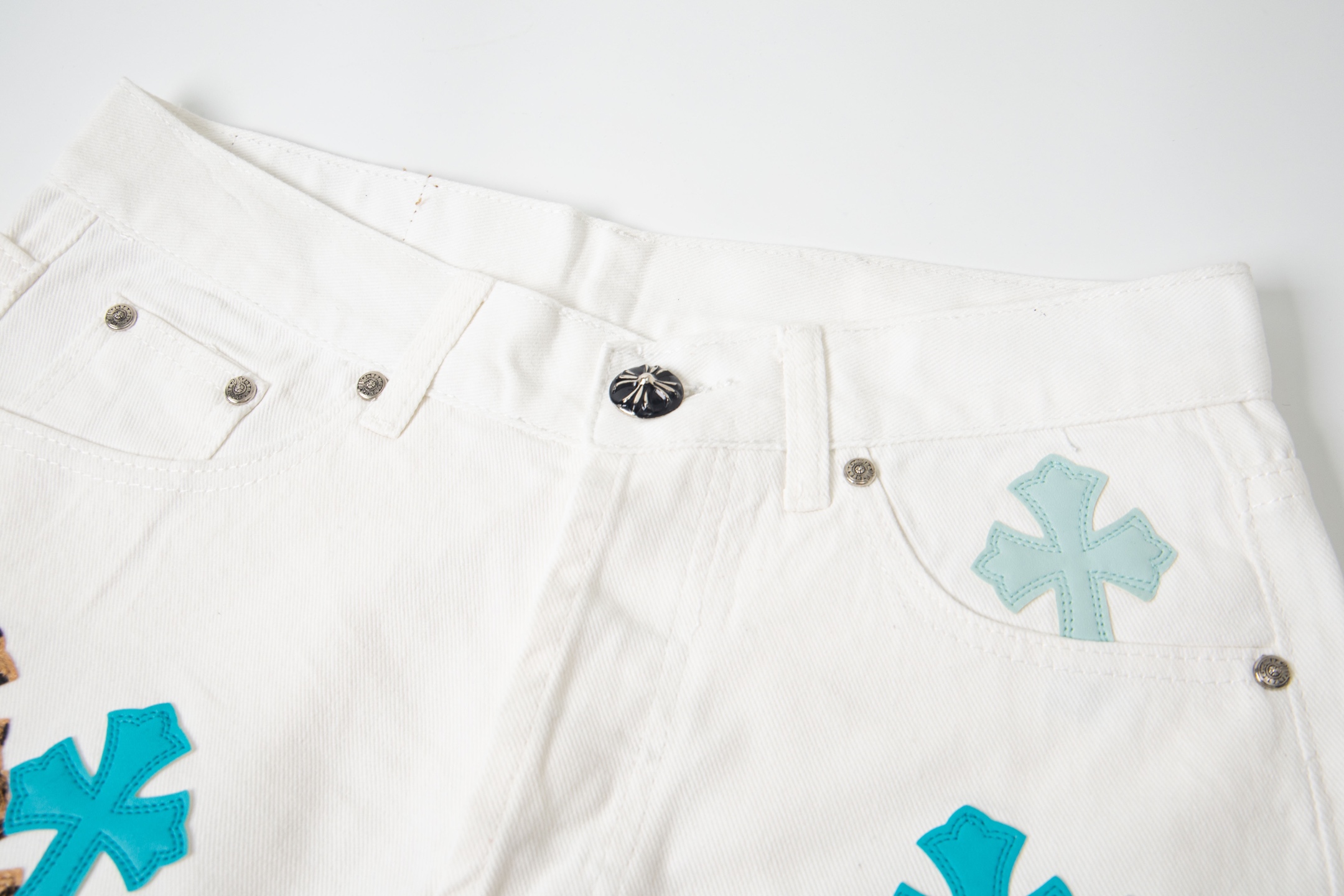 高版本Chrome Hearts克罗心 豹纹蓝色皮标十字牛仔裤-Chinese UA Cheap High Quatity Brand Clothes Bags handbags Sneakers wholesale wholesaler seller from China Factory suppliers Fashion Clothing Shoes best Quality Beautiful Price 高版本Chrome Hearts克罗心 豹纹蓝色皮标十字牛仔裤