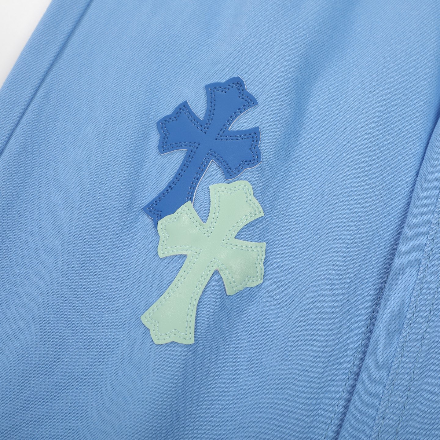 高版本Chrome Hearts克罗心 多巴胺配色冰蓝皮标十字牛仔裤-Chinese UA Cheap High Quatity Brand Clothes Bags handbags Sneakers wholesale wholesaler seller from China Factory suppliers Fashion Clothing Shoes best Quality Beautiful Price 高版本Chrome Hearts克罗心 多巴胺配色冰蓝皮标十字牛仔裤