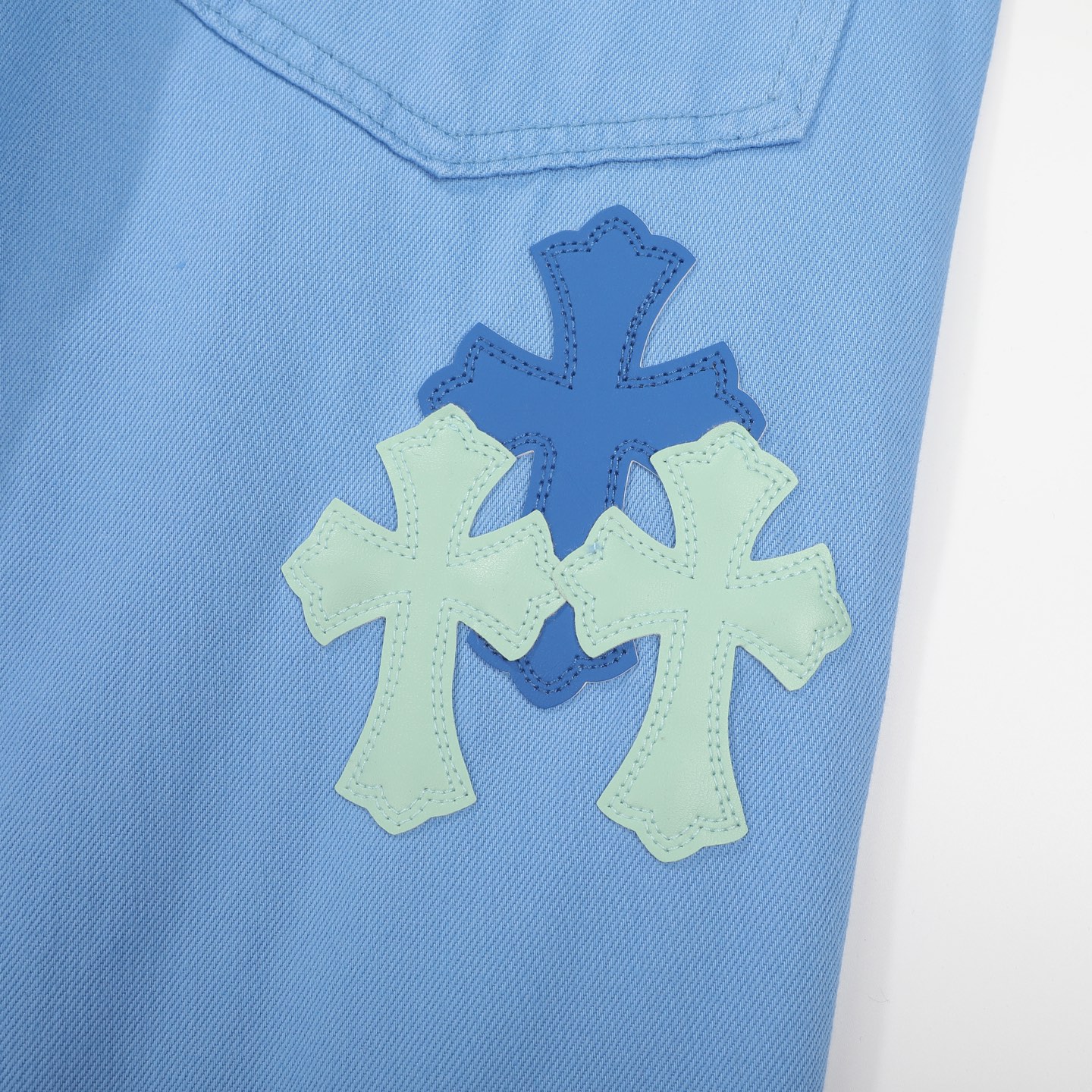 高版本Chrome Hearts克罗心 多巴胺配色冰蓝皮标十字牛仔裤-Chinese UA Cheap High Quatity Brand Clothes Bags handbags Sneakers wholesale wholesaler seller from China Factory suppliers Fashion Clothing Shoes best Quality Beautiful Price 高版本Chrome Hearts克罗心 多巴胺配色冰蓝皮标十字牛仔裤