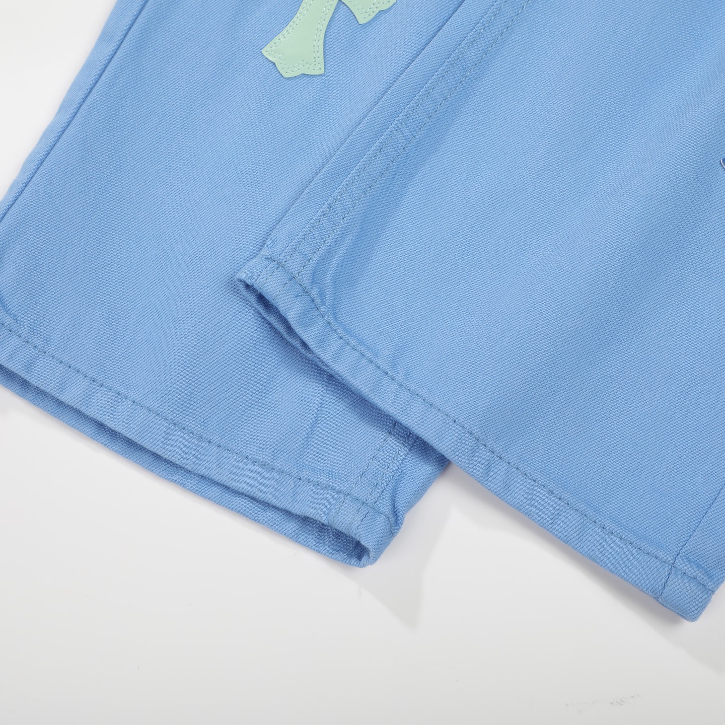 高版本Chrome Hearts克罗心 多巴胺配色冰蓝皮标十字牛仔裤-Chinese UA Cheap High Quatity Brand Clothes Bags handbags Sneakers wholesale wholesaler seller from China Factory suppliers Fashion Clothing Shoes best Quality Beautiful Price 高版本Chrome Hearts克罗心 多巴胺配色冰蓝皮标十字牛仔裤