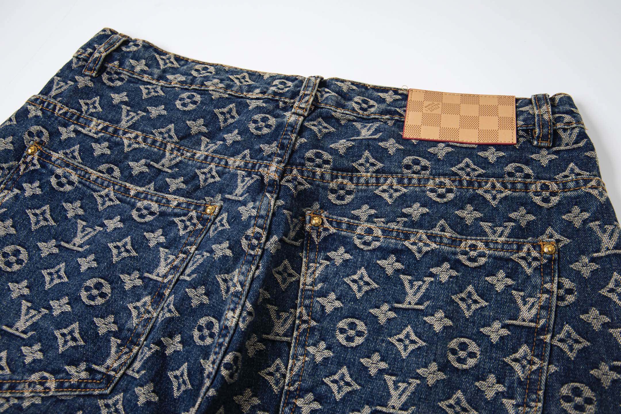 Louis Vuitton路易威登 25SS侧边皮条提花牛仔裤-Chinese UA Cheap High Quatity Brand Clothes Bags handbags Sneakers wholesale wholesaler seller from China Factory suppliers Fashion Clothing Shoes best Quality Beautiful Price Louis Vuitton路易威登 25SS侧边皮条提花牛仔裤