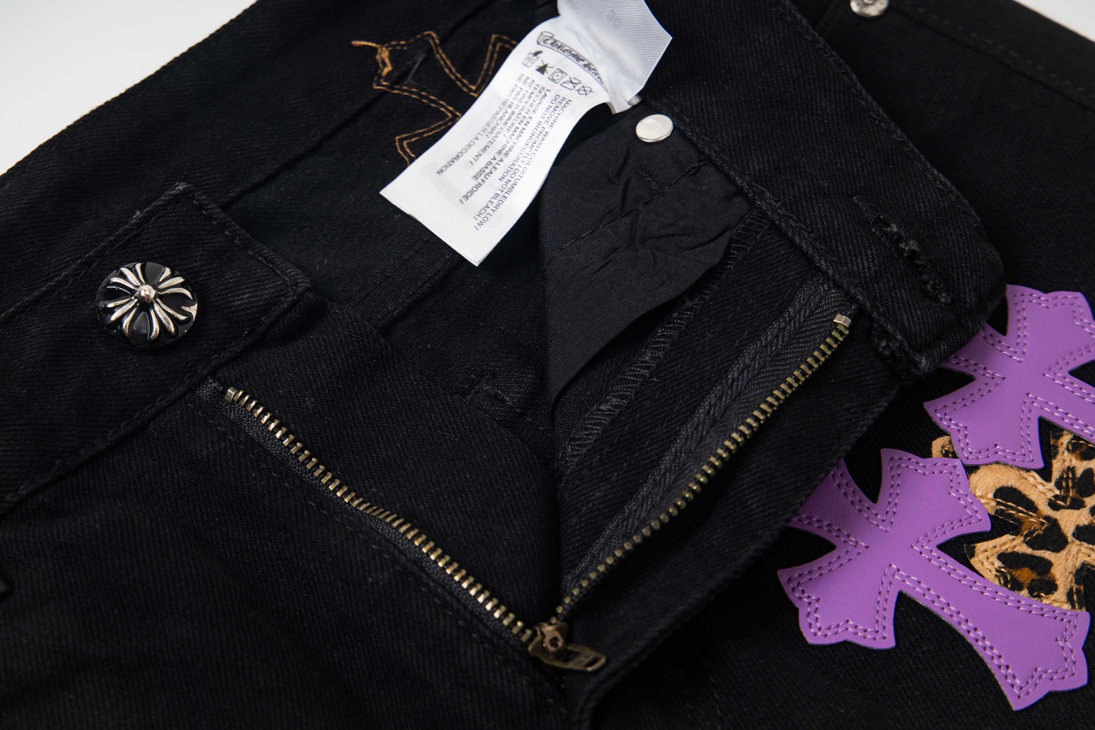 高版本Chrome Hearts克罗心 豹纹紫皮标十字牛仔裤-Chinese UA Cheap High Quatity Brand Clothes Bags handbags Sneakers wholesale wholesaler seller from China Factory suppliers Fashion Clothing Shoes best Quality Beautiful Price 高版本Chrome Hearts克罗心 豹纹紫皮标十字牛仔裤