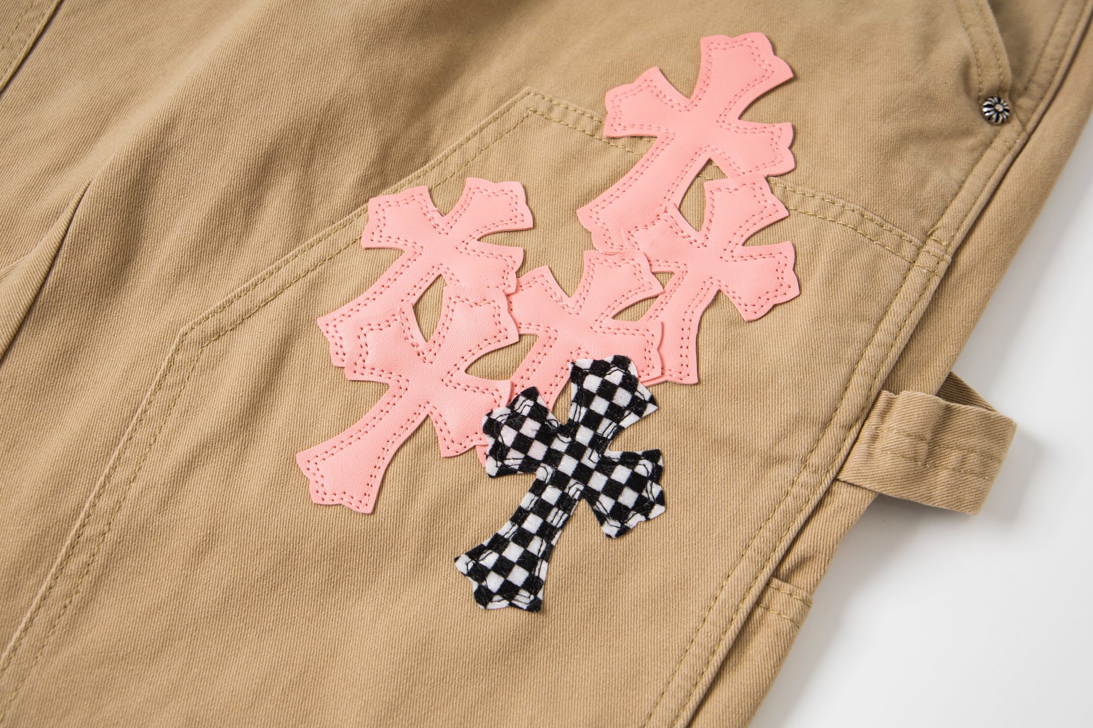 高版本Chrome hearts克罗心 豹纹粉皮标十字伐木裤牛仔裤-Chinese UA Cheap High Quatity Brand Clothes Bags handbags Sneakers wholesale wholesaler seller from China Factory suppliers Fashion Clothing Shoes best Quality Beautiful Price 高版本Chrome hearts克罗心 豹纹粉皮标十字伐木裤牛仔裤