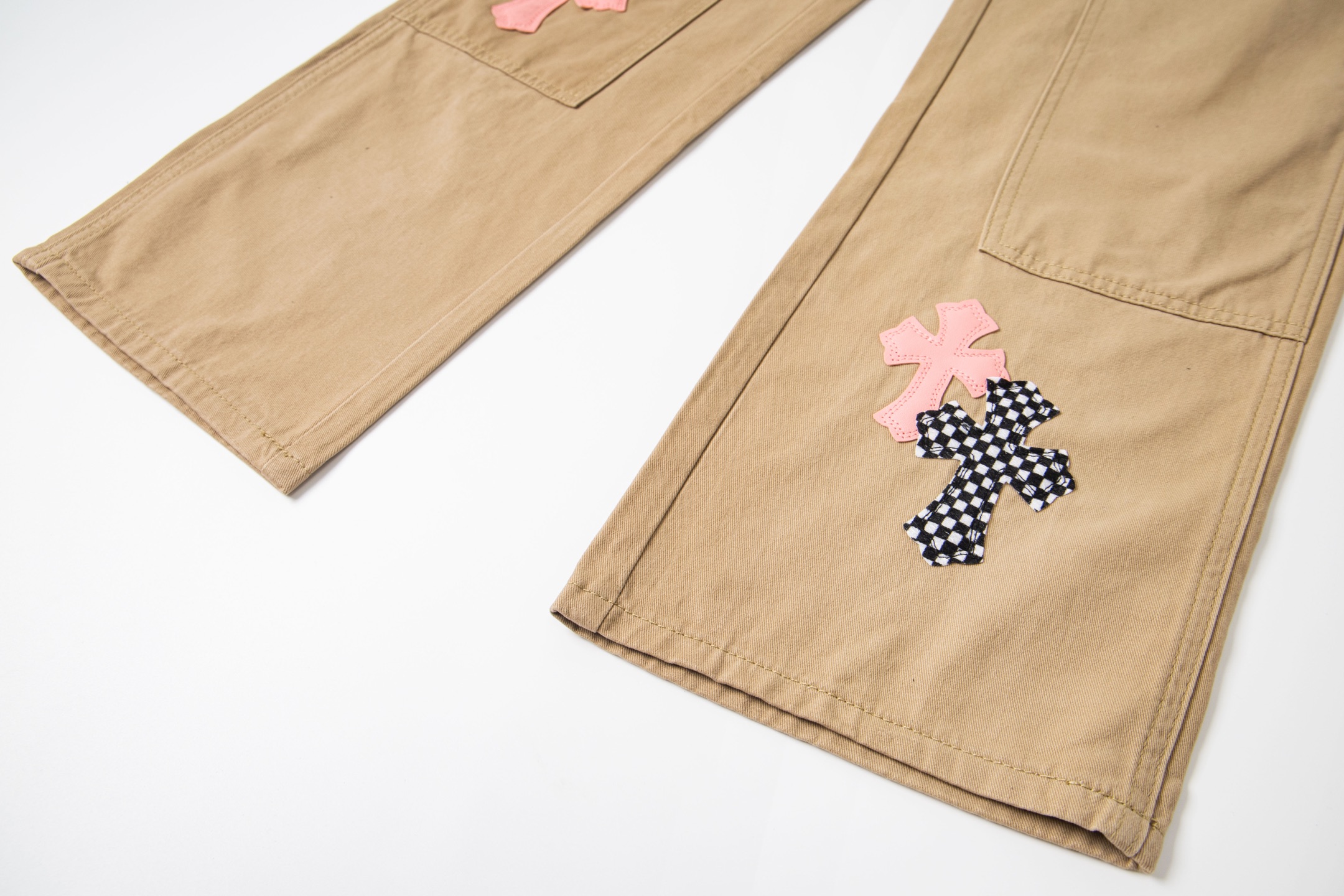 高版本Chrome hearts克罗心 豹纹粉皮标十字伐木裤牛仔裤-Chinese UA Cheap High Quatity Brand Clothes Bags handbags Sneakers wholesale wholesaler seller from China Factory suppliers Fashion Clothing Shoes best Quality Beautiful Price 高版本Chrome hearts克罗心 豹纹粉皮标十字伐木裤牛仔裤