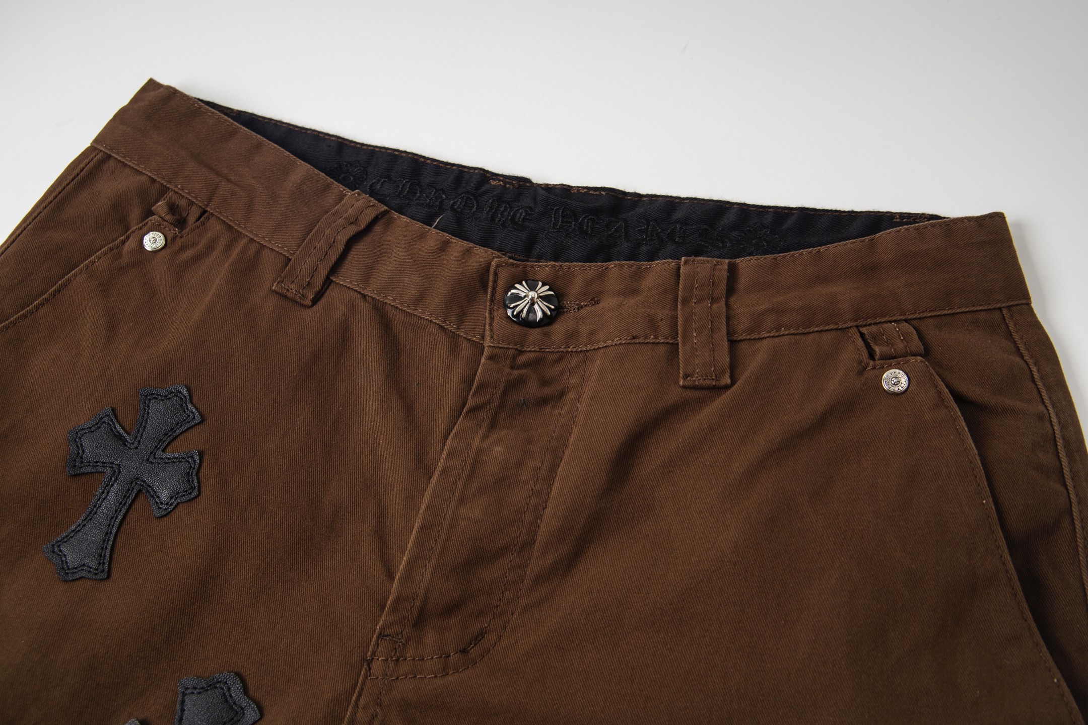 高版本Chrome Hearts克罗心 咖色豹纹拼皮十字牛仔裤-Chinese UA Cheap High Quatity Brand Clothes Bags handbags Sneakers wholesale wholesaler seller from China Factory suppliers Fashion Clothing Shoes best Quality Beautiful Price 高版本Chrome Hearts克罗心 咖色豹纹拼皮十字牛仔裤