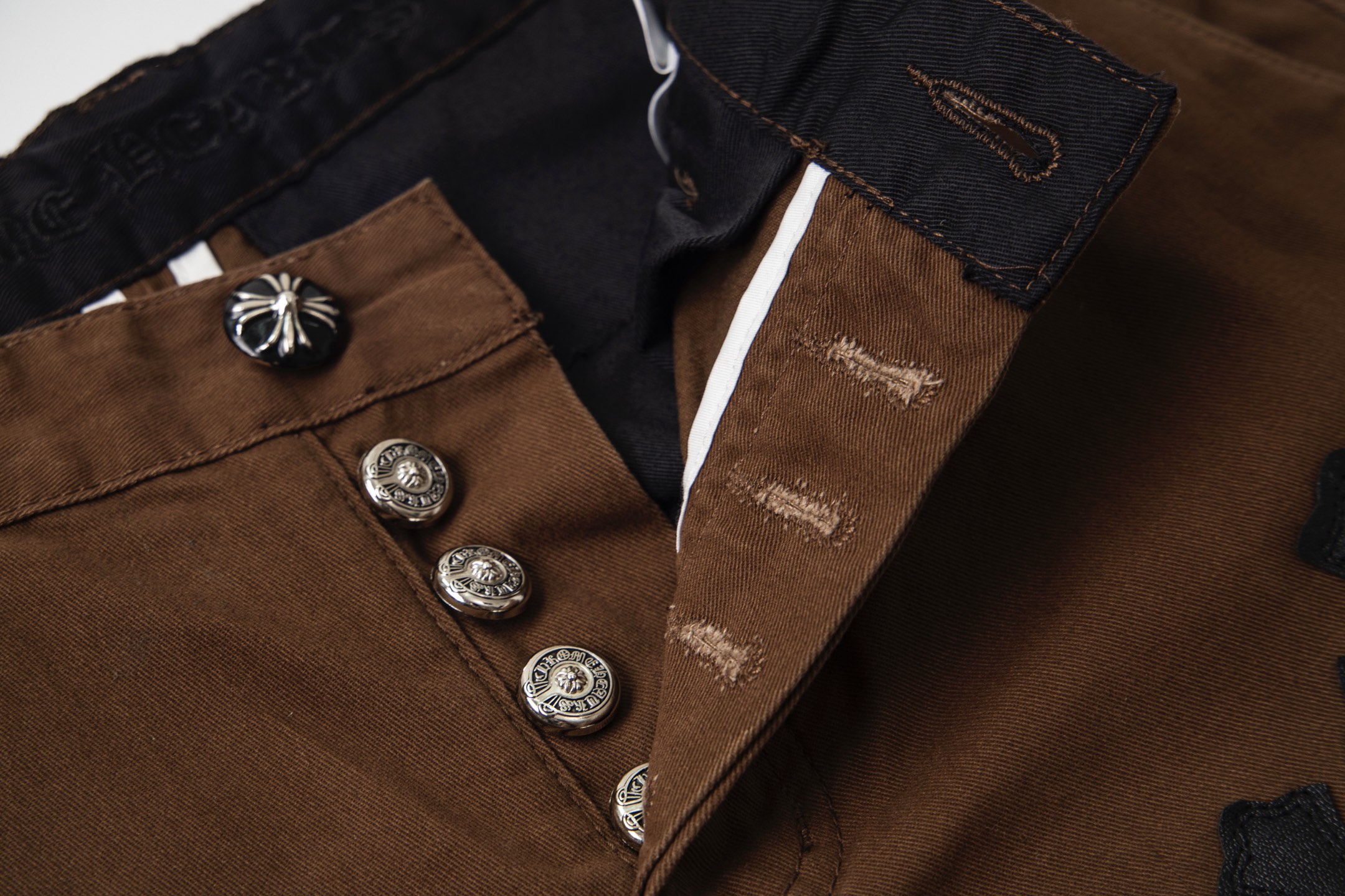 高版本Chrome Hearts克罗心 咖色豹纹拼皮十字牛仔裤-Chinese UA Cheap High Quatity Brand Clothes Bags handbags Sneakers wholesale wholesaler seller from China Factory suppliers Fashion Clothing Shoes best Quality Beautiful Price 高版本Chrome Hearts克罗心 咖色豹纹拼皮十字牛仔裤