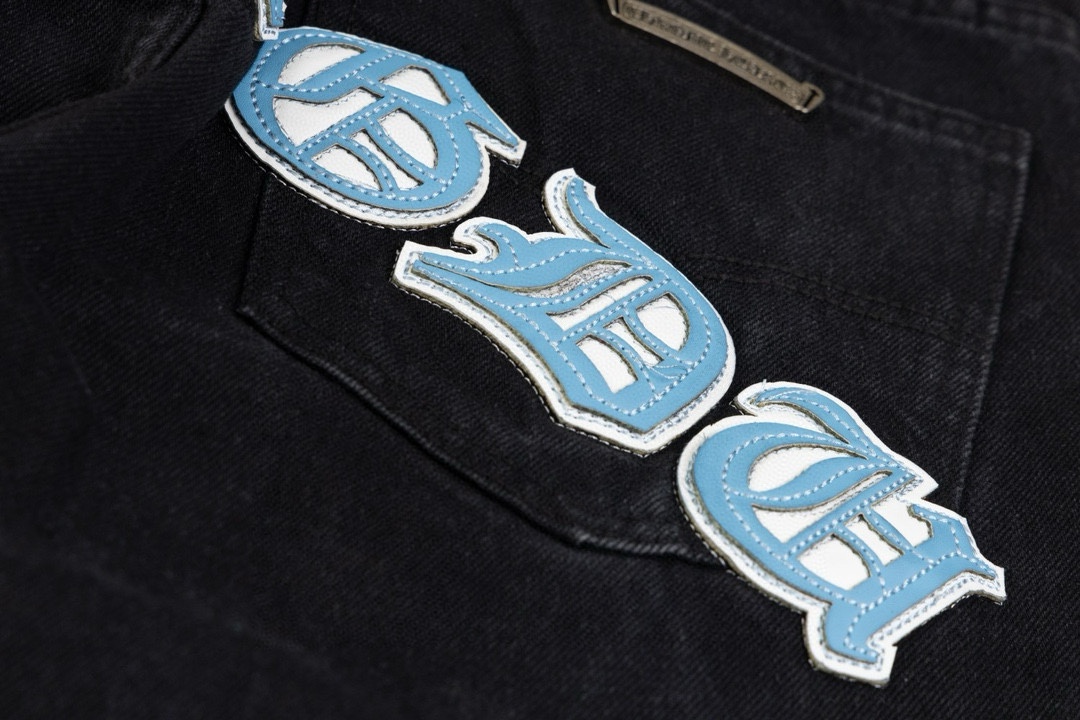 高版本Chrome hearts克罗心 城市限定皮标梵文十字牛仔裤-Chinese UA Cheap High Quatity Brand Clothes Bags handbags Sneakers wholesale wholesaler seller from China Factory suppliers Fashion Clothing Shoes best Quality Beautiful Price 高版本Chrome hearts克罗心 城市限定皮标梵文十字牛仔裤