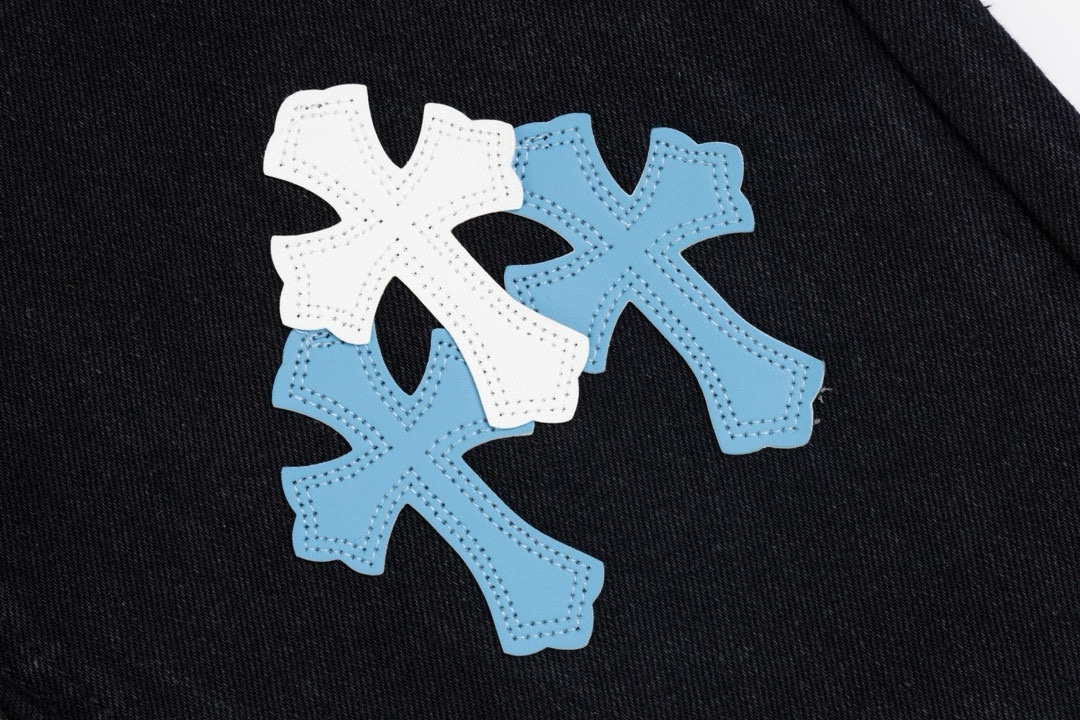 高版本Chrome hearts克罗心 城市限定皮标梵文十字牛仔裤-Chinese UA Cheap High Quatity Brand Clothes Bags handbags Sneakers wholesale wholesaler seller from China Factory suppliers Fashion Clothing Shoes best Quality Beautiful Price 高版本Chrome hearts克罗心 城市限定皮标梵文十字牛仔裤