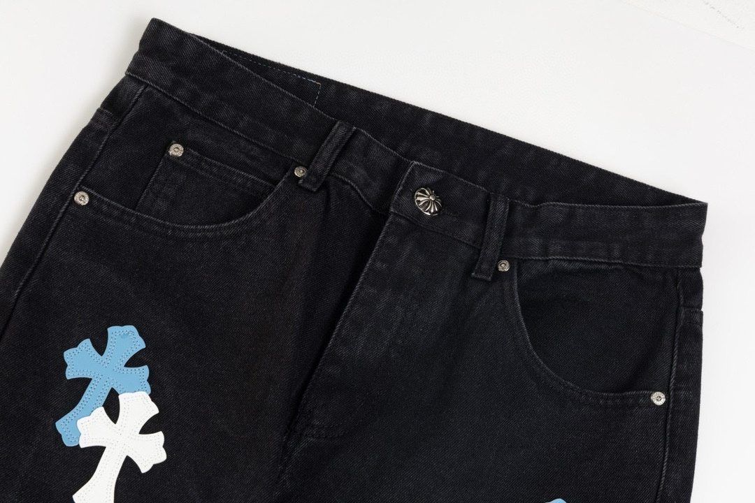 高版本Chrome hearts克罗心 城市限定皮标梵文十字牛仔裤-Chinese UA Cheap High Quatity Brand Clothes Bags handbags Sneakers wholesale wholesaler seller from China Factory suppliers Fashion Clothing Shoes best Quality Beautiful Price 高版本Chrome hearts克罗心 城市限定皮标梵文十字牛仔裤