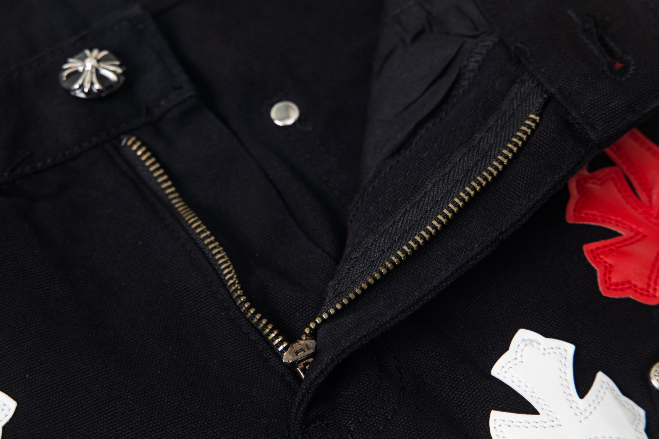 高版本Chrome hearts克罗心 红白满皮标伐木裤牛仔裤-Chinese UA Cheap High Quatity Brand Clothes Bags handbags Sneakers wholesale wholesaler seller from China Factory suppliers Fashion Clothing Shoes best Quality Beautiful Price 高版本Chrome hearts克罗心 红白满皮标伐木裤牛仔裤