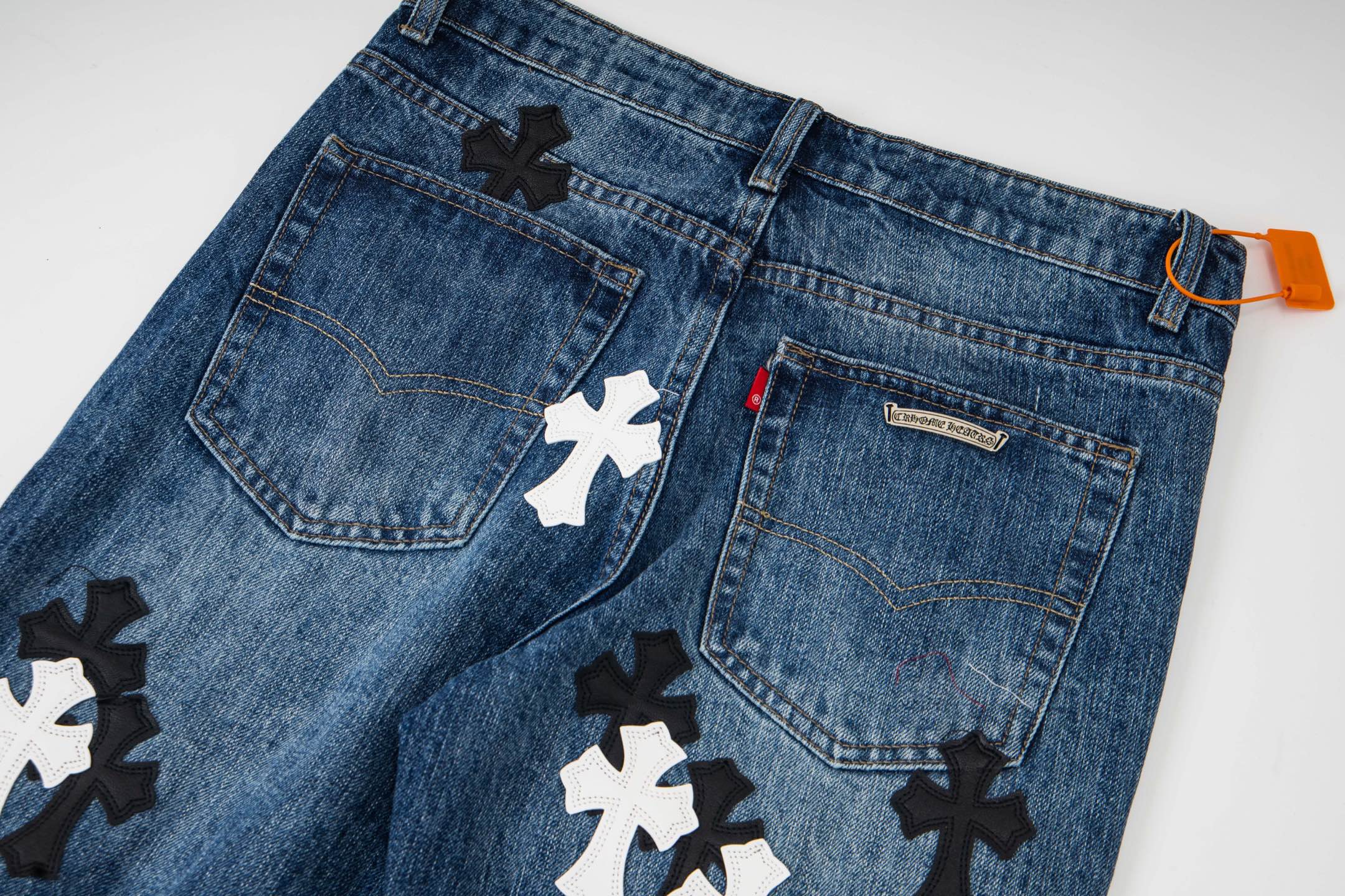 高版本Chrome Hearts克罗心 皮标十字水洗微喇牛仔裤-Chinese UA Cheap High Quatity Brand Clothes Bags handbags Sneakers wholesale wholesaler seller from China Factory suppliers Fashion Clothing Shoes best Quality Beautiful Price 高版本Chrome Hearts克罗心 皮标十字水洗微喇牛仔裤