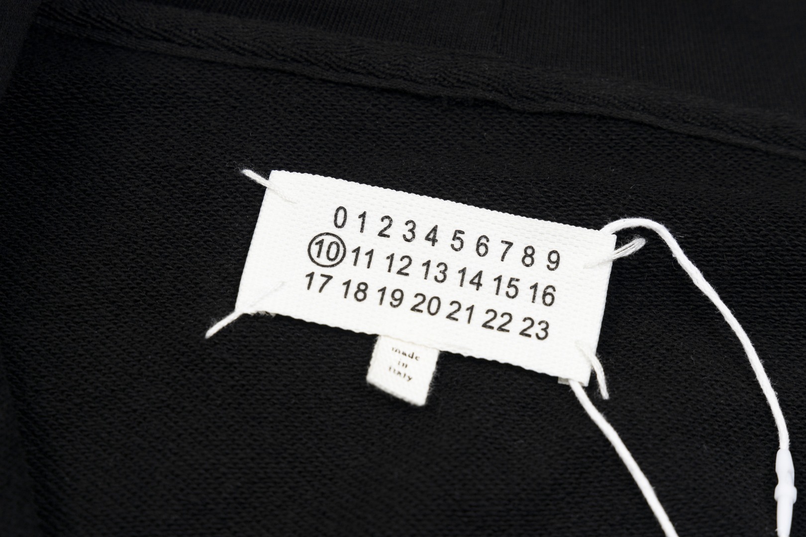 高版本MaisonMargiela/马吉拉 经典款刺绣四角标开衫外套-Chinese UA Cheap High Quatity Brand Clothes Bags handbags Sneakers wholesale wholesaler seller from China Factory suppliers Fashion Clothing Shoes best Quality Beautiful Price 高版本MaisonMargiela/马吉拉 经典款刺绣四角标开衫外套